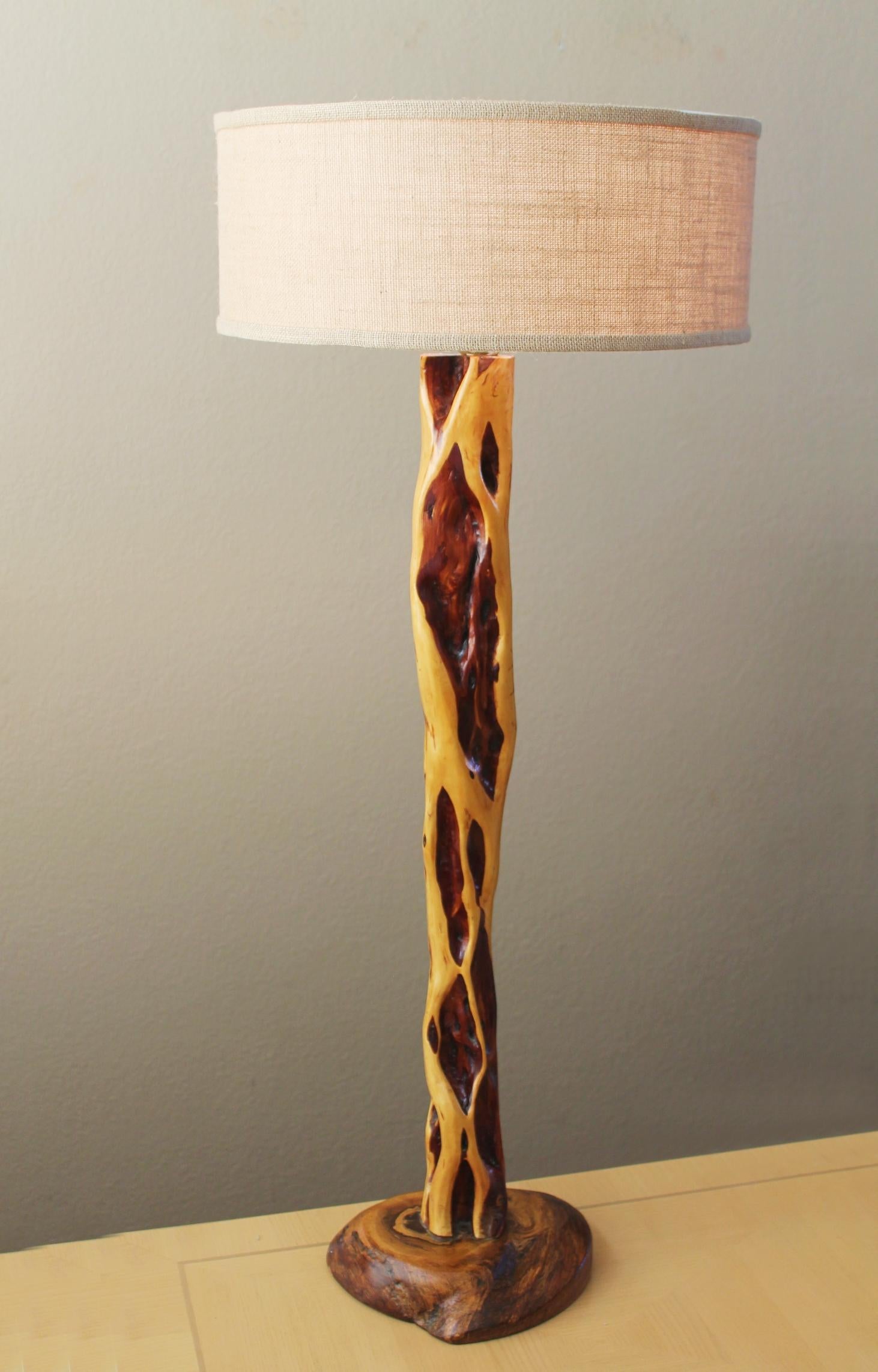 Kunst und Kunsthandwerk!

Handgefertigte Eisenholzlampe!

Wunderschön!
Texturaler Genuss!
Leinen-Schirm!
Abmessungen 44