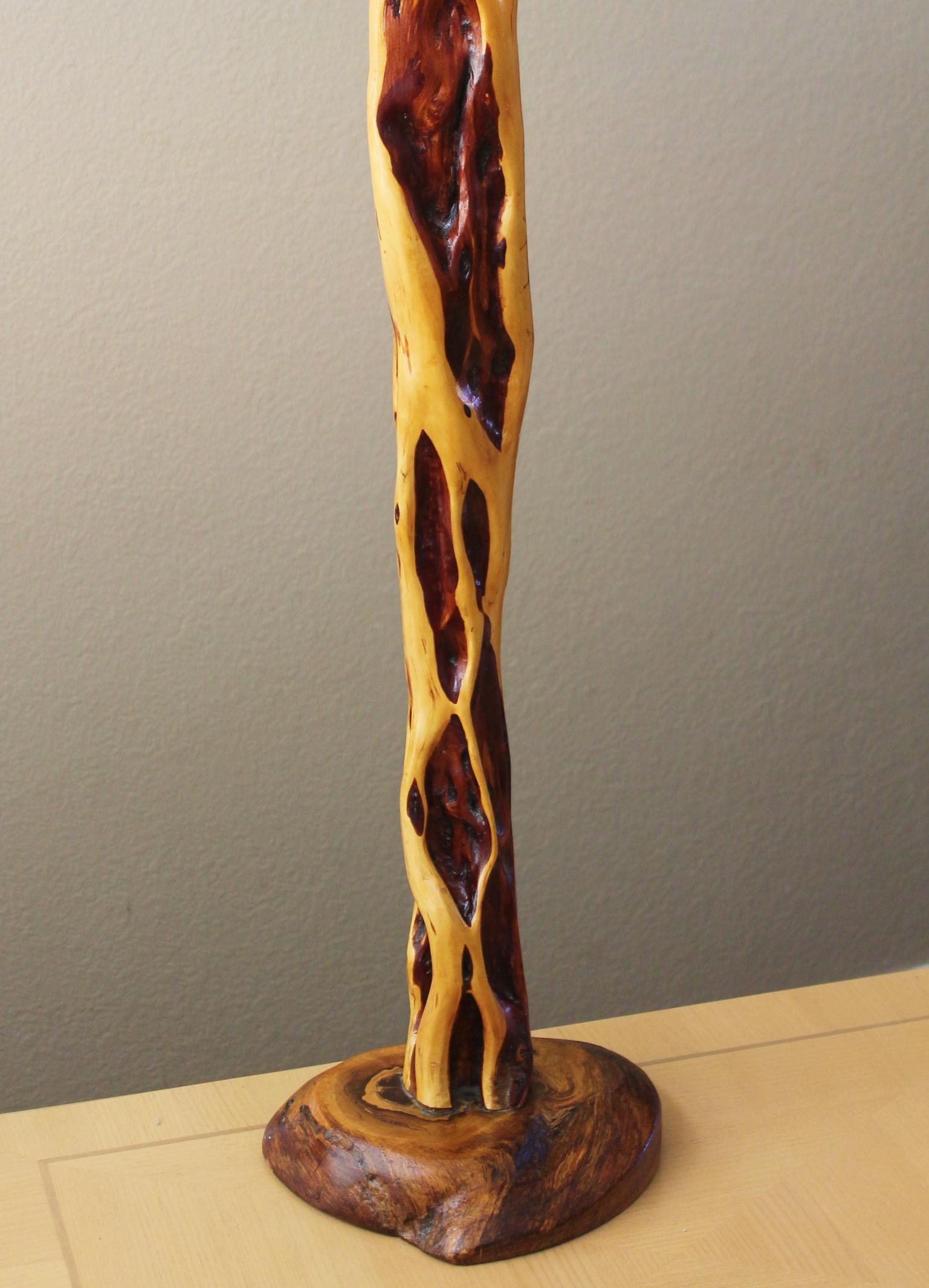 Arts & Crafts Arizona Eisenholz-Stehlampe mit naturfarbener Kante, MCM 1955 nach Nakashima, Arts and Crafts im Zustand „Gut“ im Angebot in Peoria, AZ