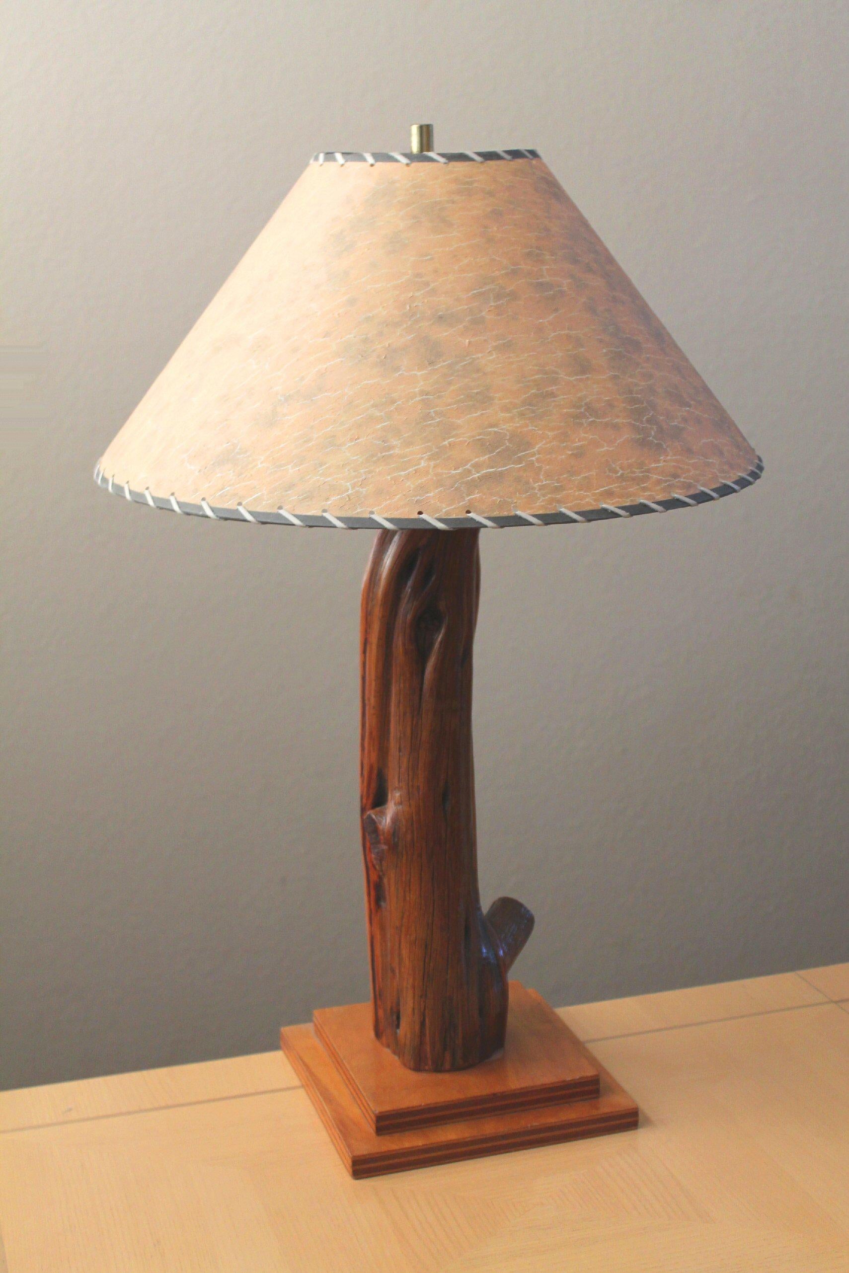 Arts and Crafts Lampe de table Arts & Crafts Arizona Ironwood Live Edge MCM 1955 d'après Nakashima en vente
