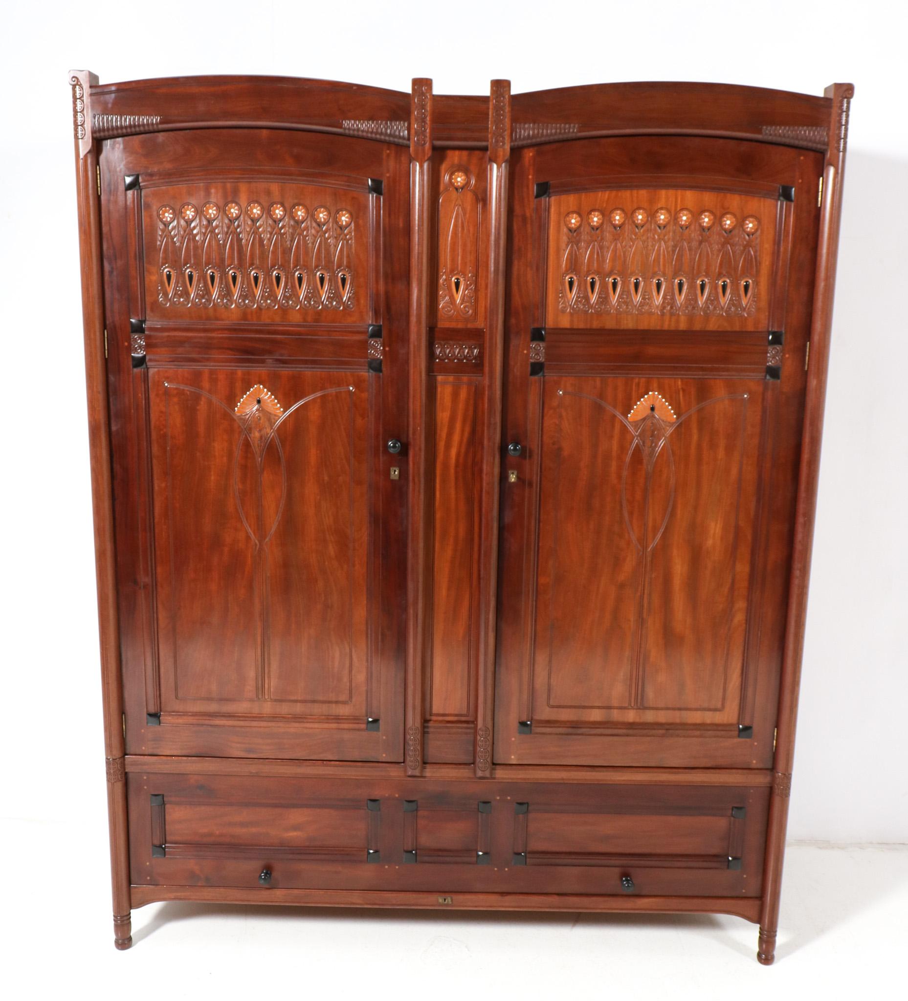 Magnificent and ultra rare Arts & Crafts armoire or wardrobe.
Design by Jac. van den Bosch for 't Binnenhuis Amsterdam.
Striking Dutch design from 1910.
Solid American walnut with ebony, palmwood and inlay.
Behind the left door you will find four