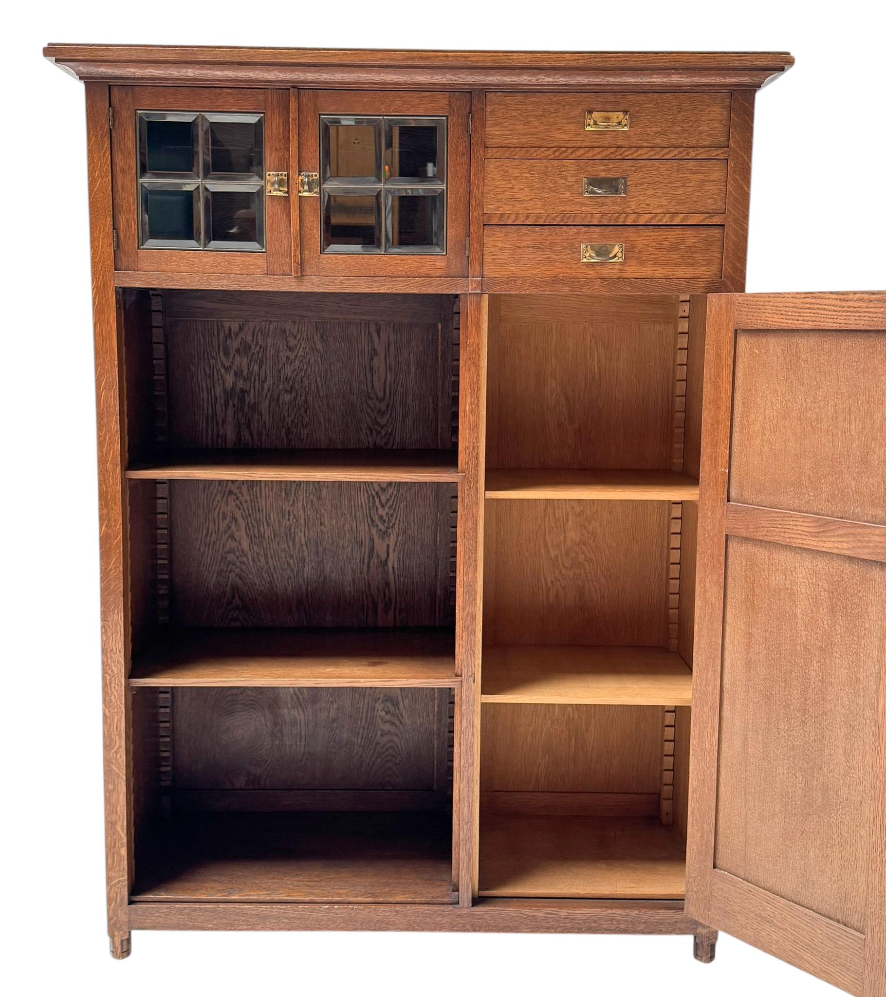 Arts & Crafts Art Nouveau Bookcase Onder den Sint Maarten Style, 1900s In Good Condition In Amsterdam, NL