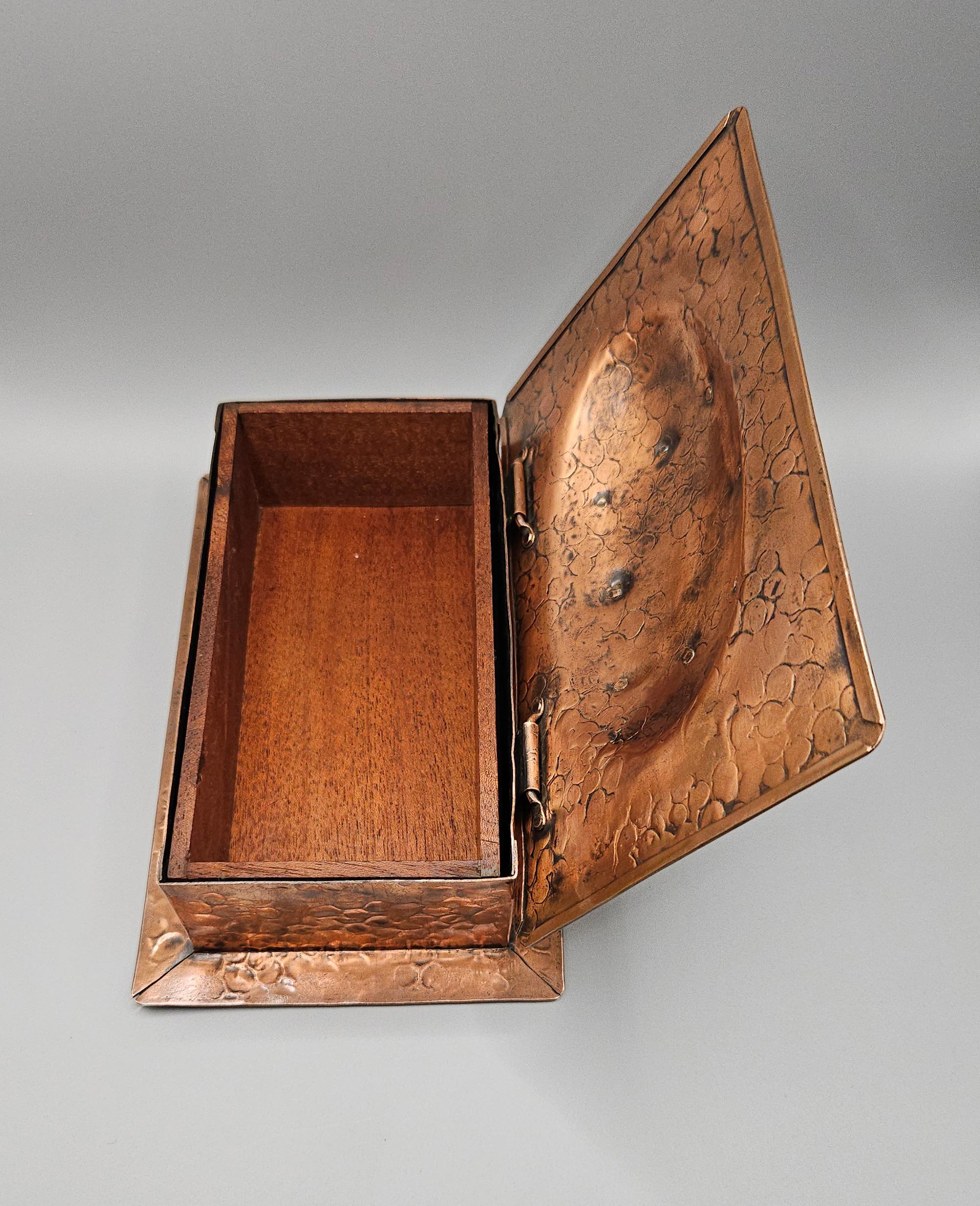 Arts & Crafts Art Nouveau Jugendstil Ruskin Enamel Copper Box, A E Jones, c.1905 For Sale 3
