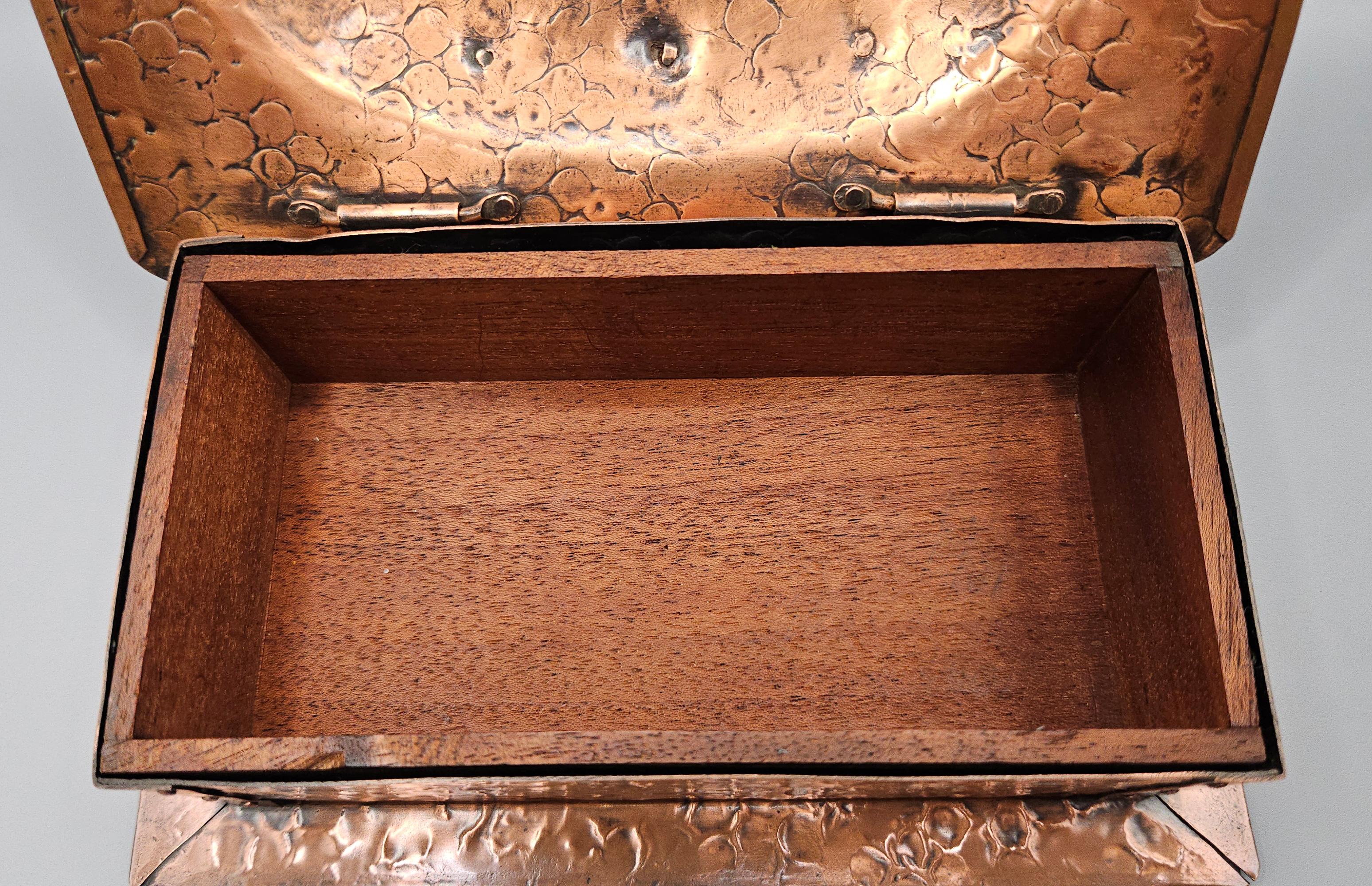 Arts & Crafts Art Nouveau Jugendstil Ruskin Enamel Copper Box, A E Jones, c.1905 For Sale 4