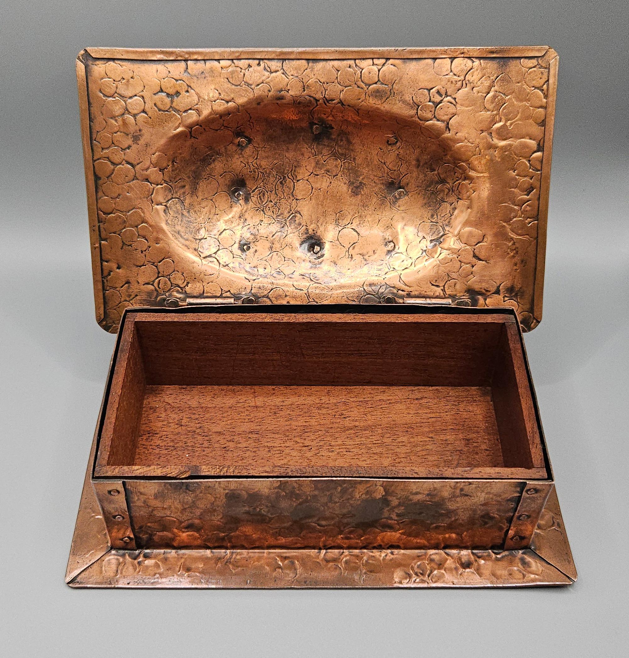 Arts & Crafts Art Nouveau Jugendstil Ruskin Enamel Copper Box, A E Jones, c.1905 For Sale 2