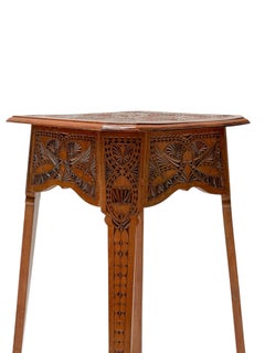 Arts & Crafts, Jugendstil, Kerfschnitt-Sockel, um 1900