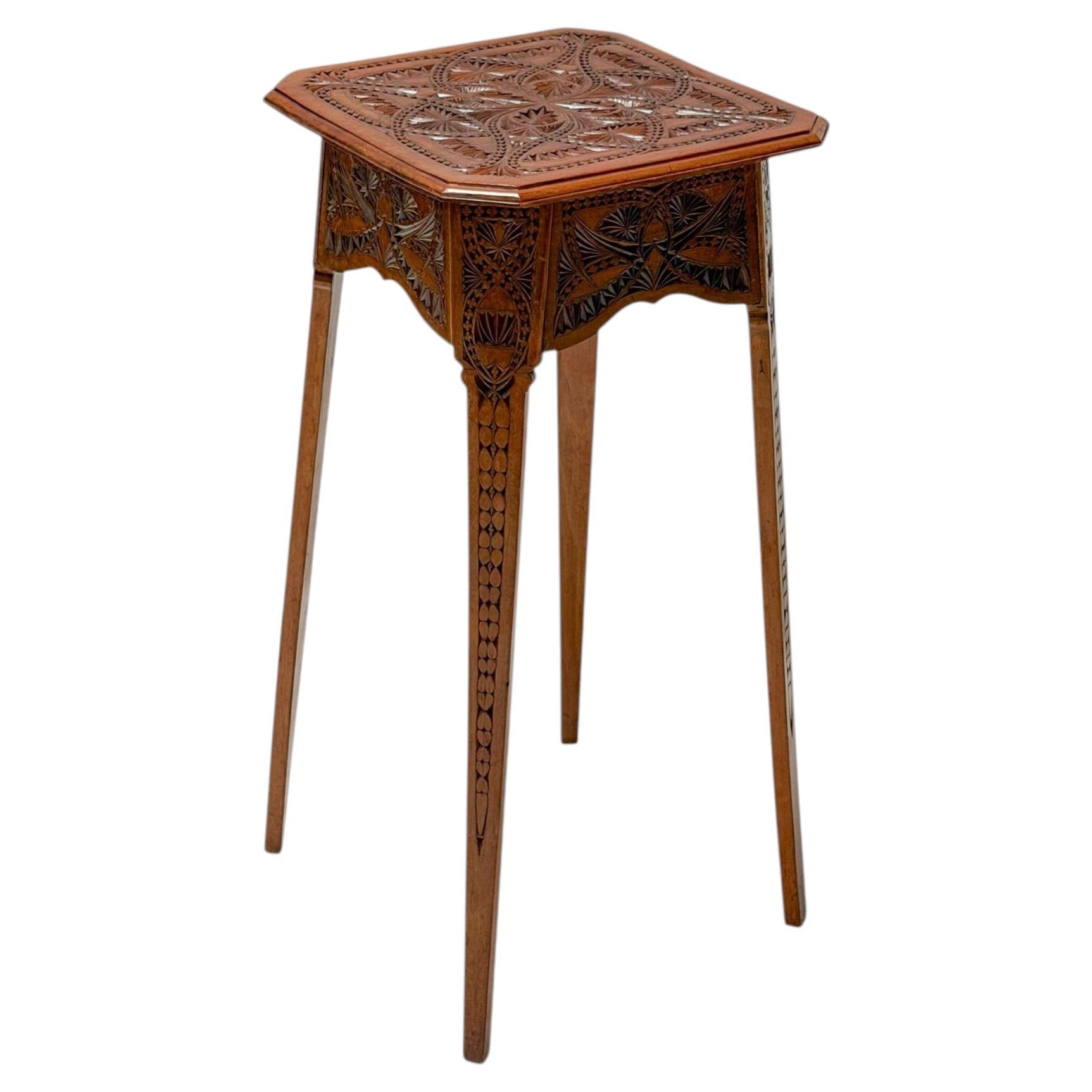 Arts & Crafts Art Nouveau Kerfschnitt Pedestal, 1900s