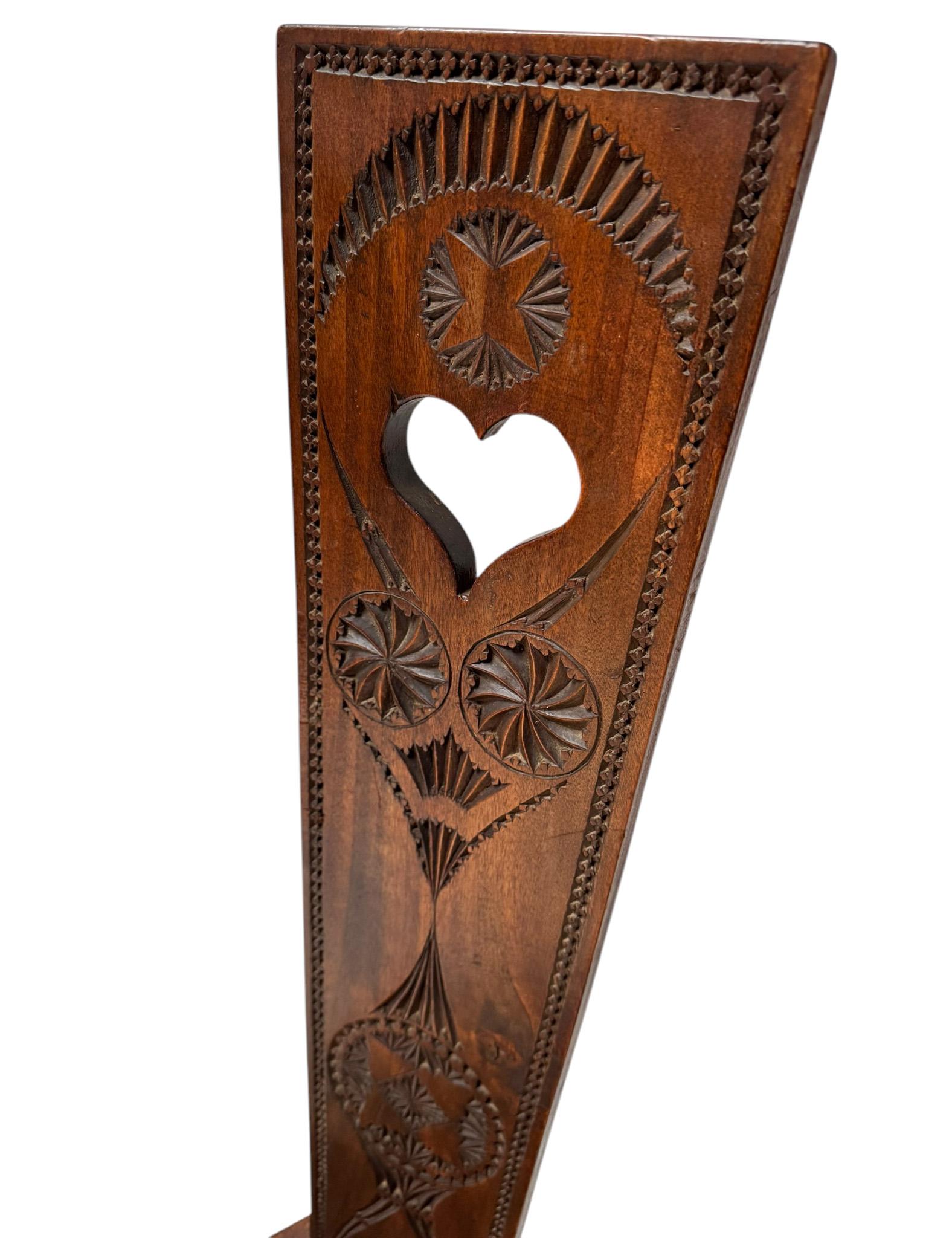 Arts and Crafts Chaise d'appoint Kerfschnitt Art Nouveau Arts & Crafts, années 1900 en vente