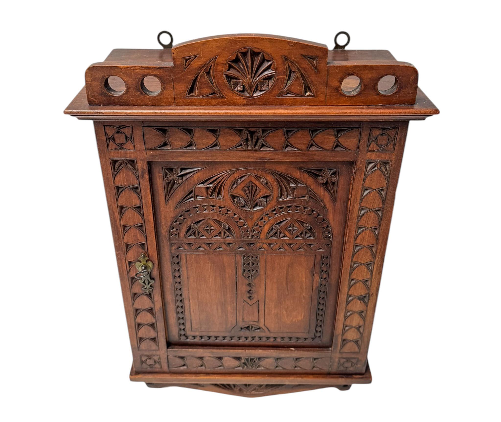 Olandese Armadio a muro Arts & Crafts Art Nouveau Kerfschnitt, 1900 in vendita