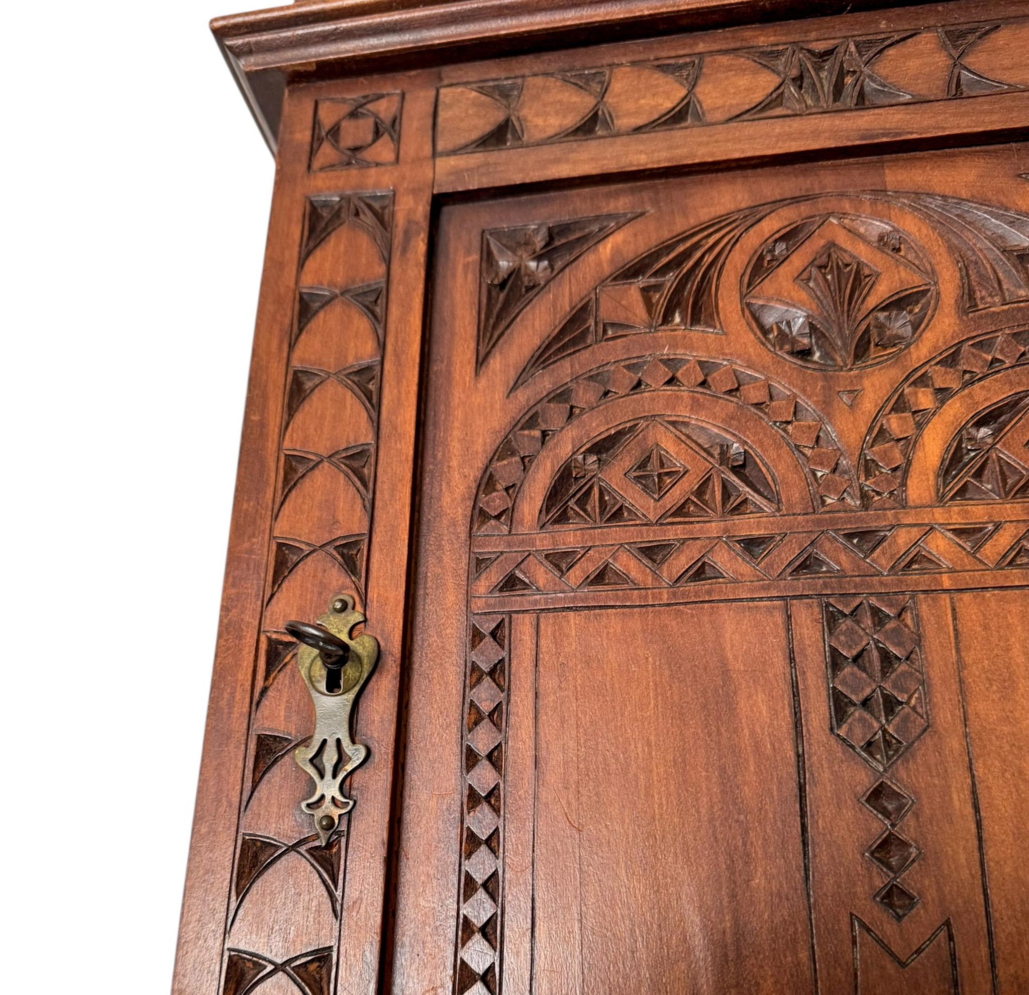 Armadio a muro Arts & Crafts Art Nouveau Kerfschnitt, 1900 in vendita 1