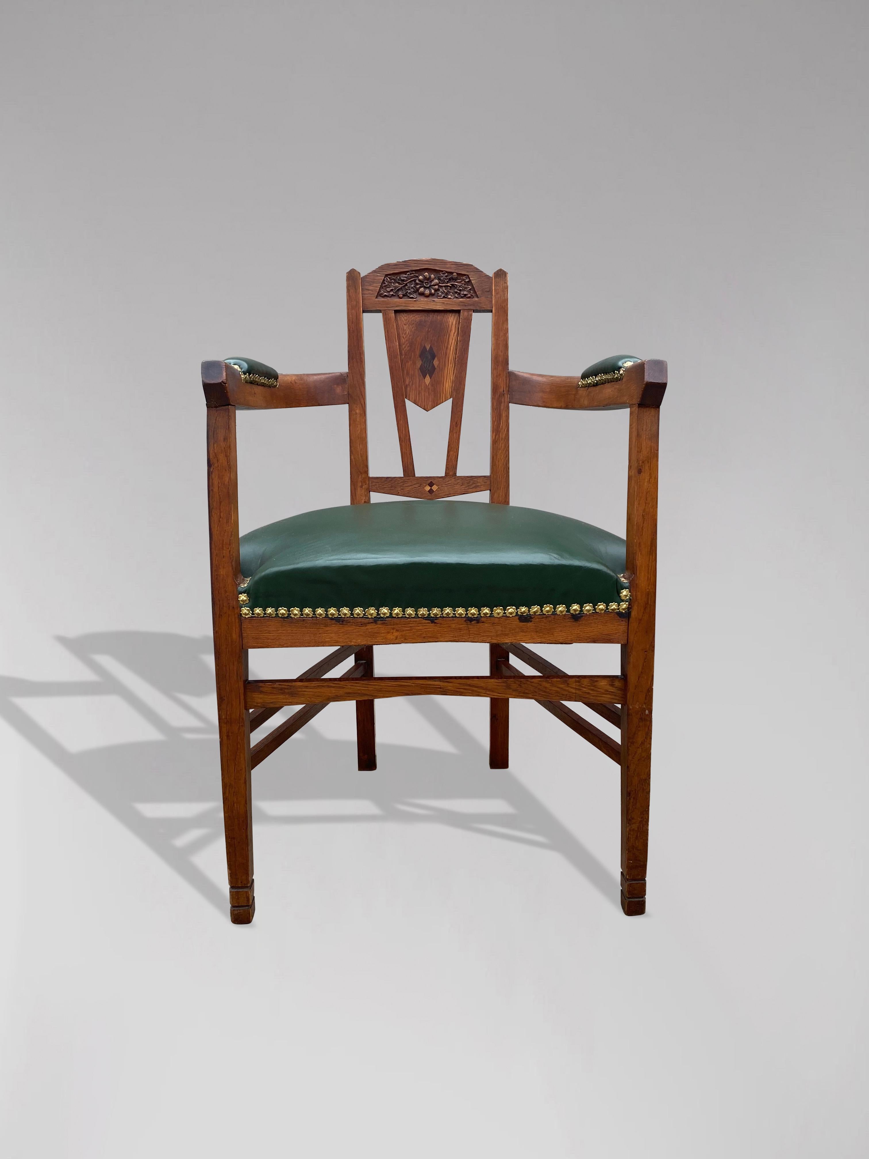 A magnificent and rare Arts & Crafts, Art Nouveau oak and green leather armchair, in the style of Gustave SERRURIER BOVY (1858-1910). Solid oak with green leather seating and armrests with original well shaped brass studs. Comfortable seating. In