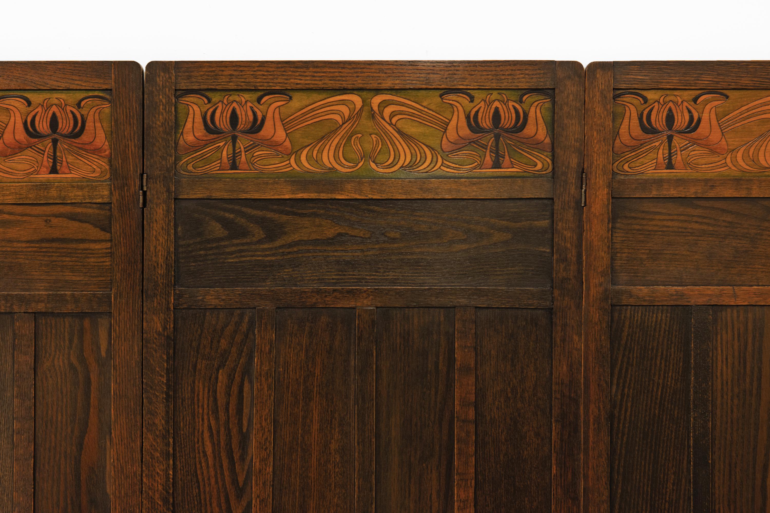Arts and Crafts / Art Nouveau-Raumteiler aus Eichenholz mit vier gefalteten Flügeln, um 1900 im Angebot 8