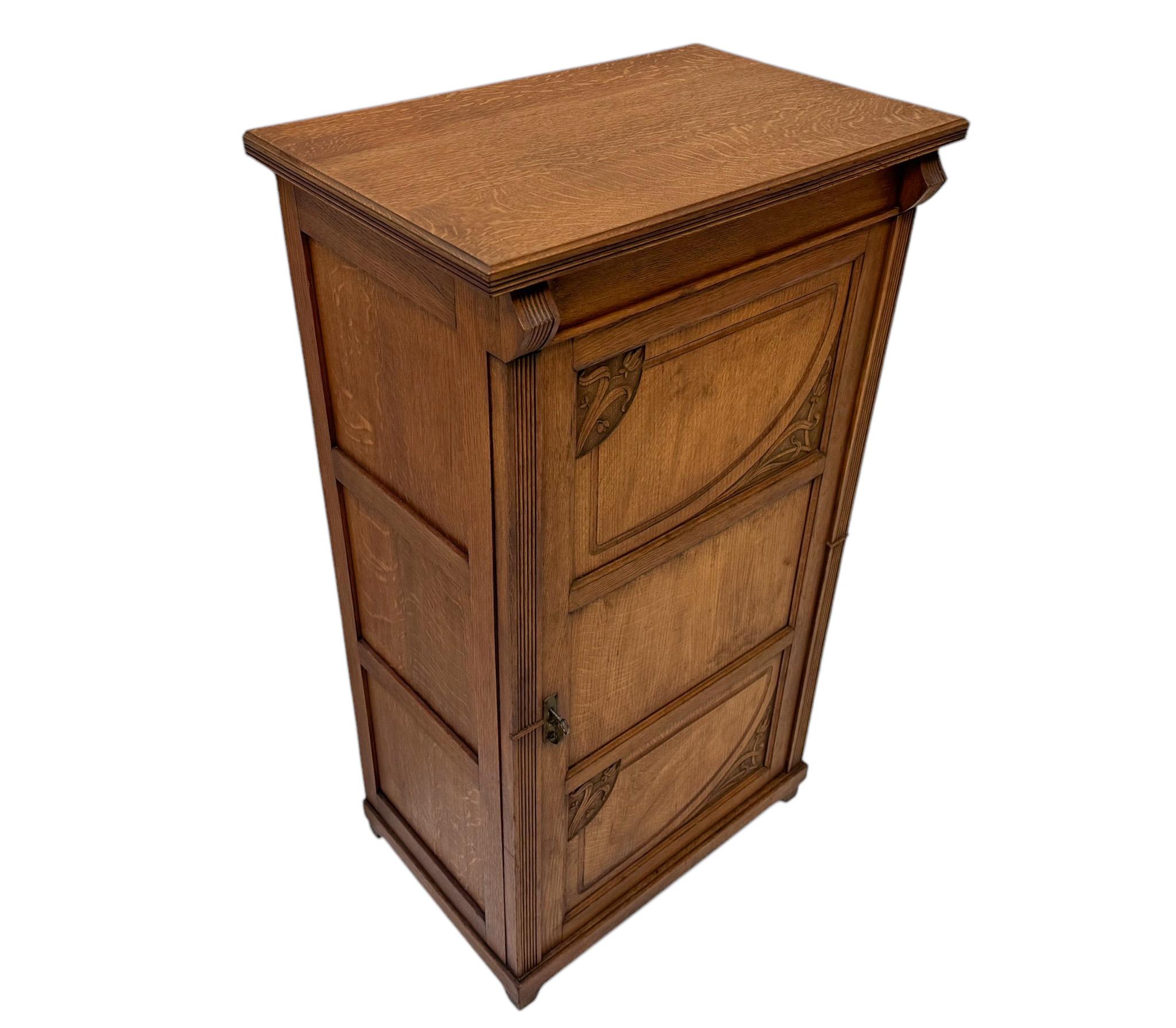 Olandese Armadio a una porta in stile Art & Crafts Art Nouveau, 1900 in vendita