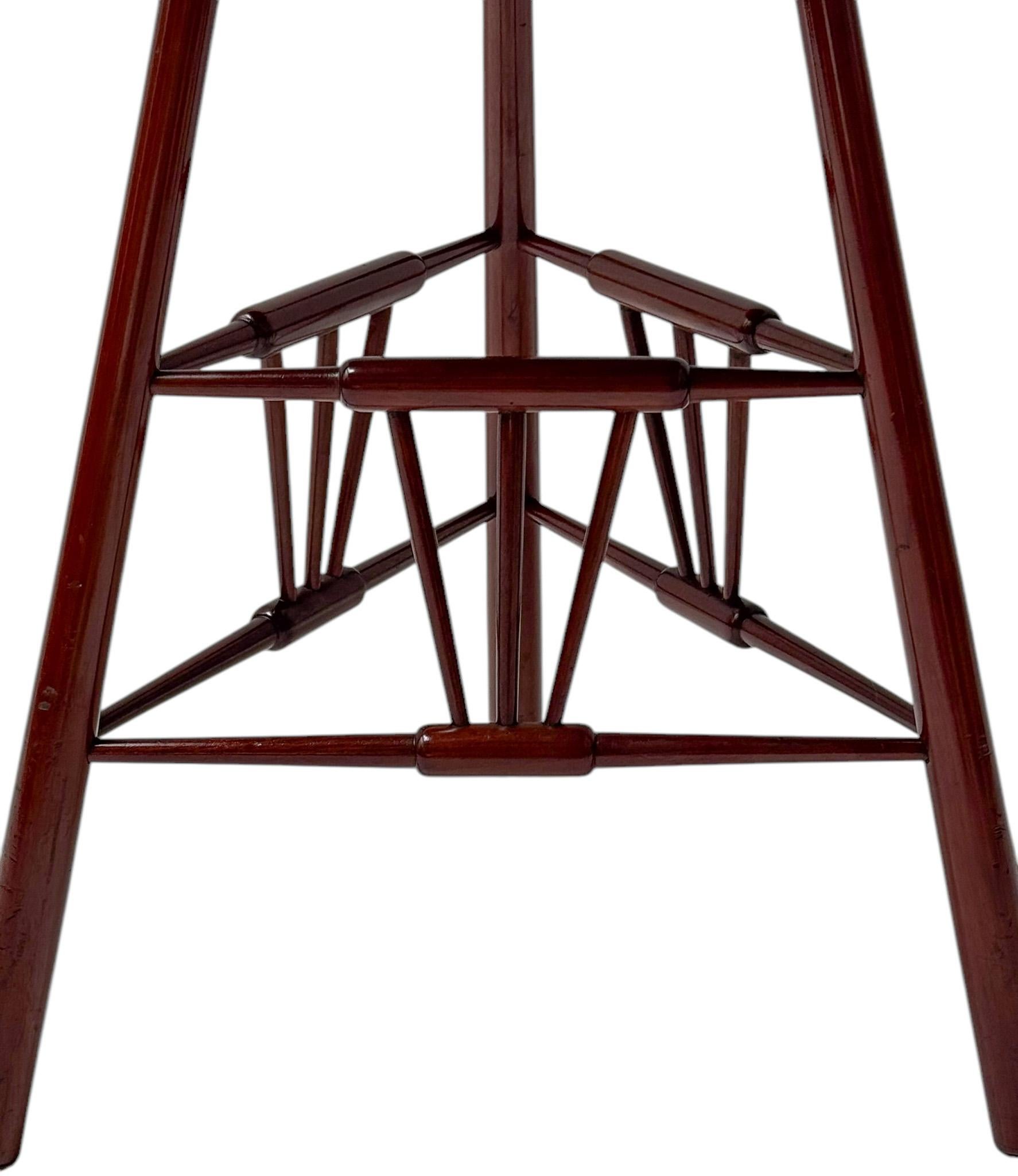 Début du 20ème siècle Table d'appoint Art Nouveau Arts & Crafts avec plateau en cuir d'origine, années 1900 en vente