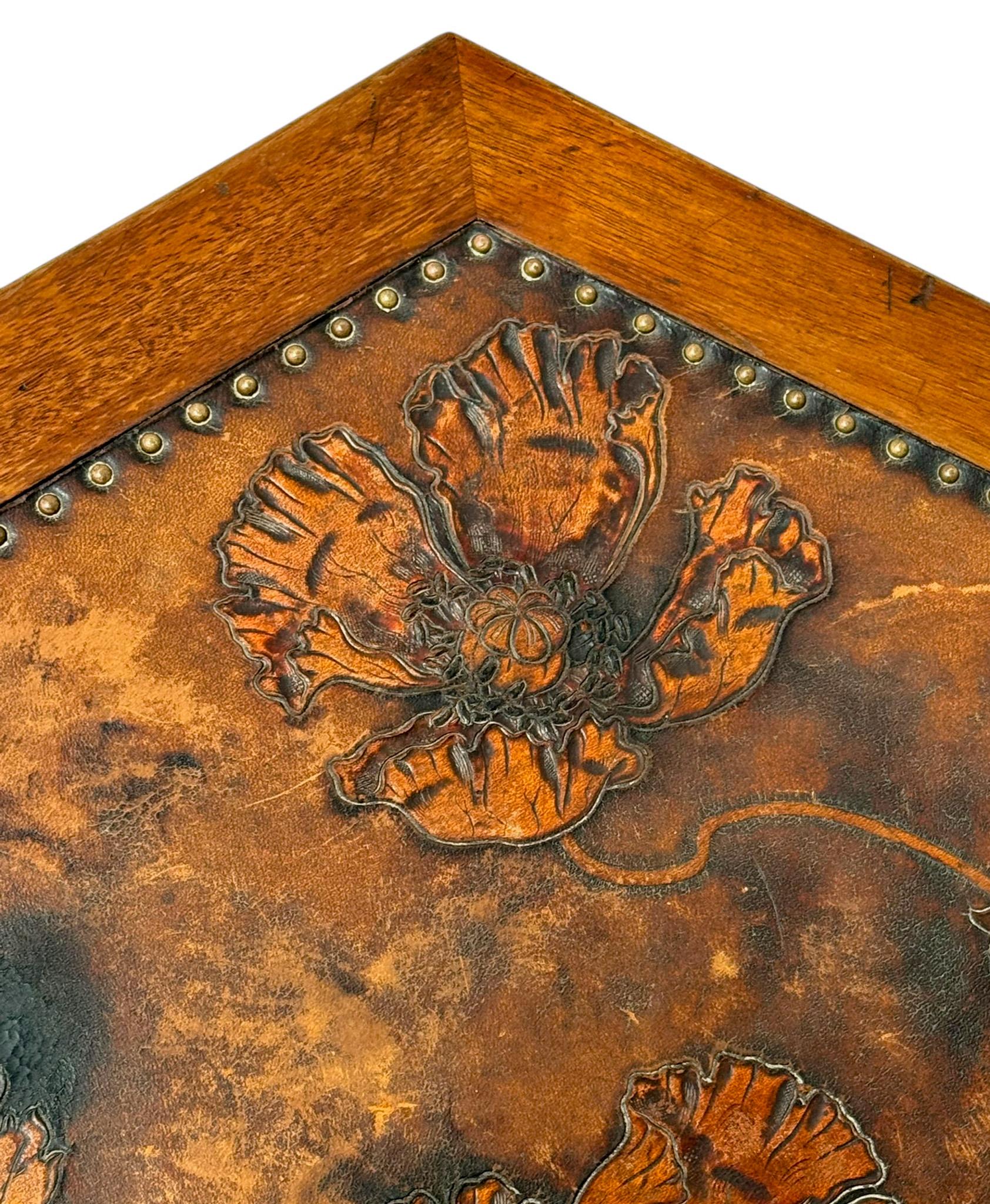 Table d'appoint Art Nouveau Arts & Crafts avec plateau en cuir d'origine, années 1900 en vente 2