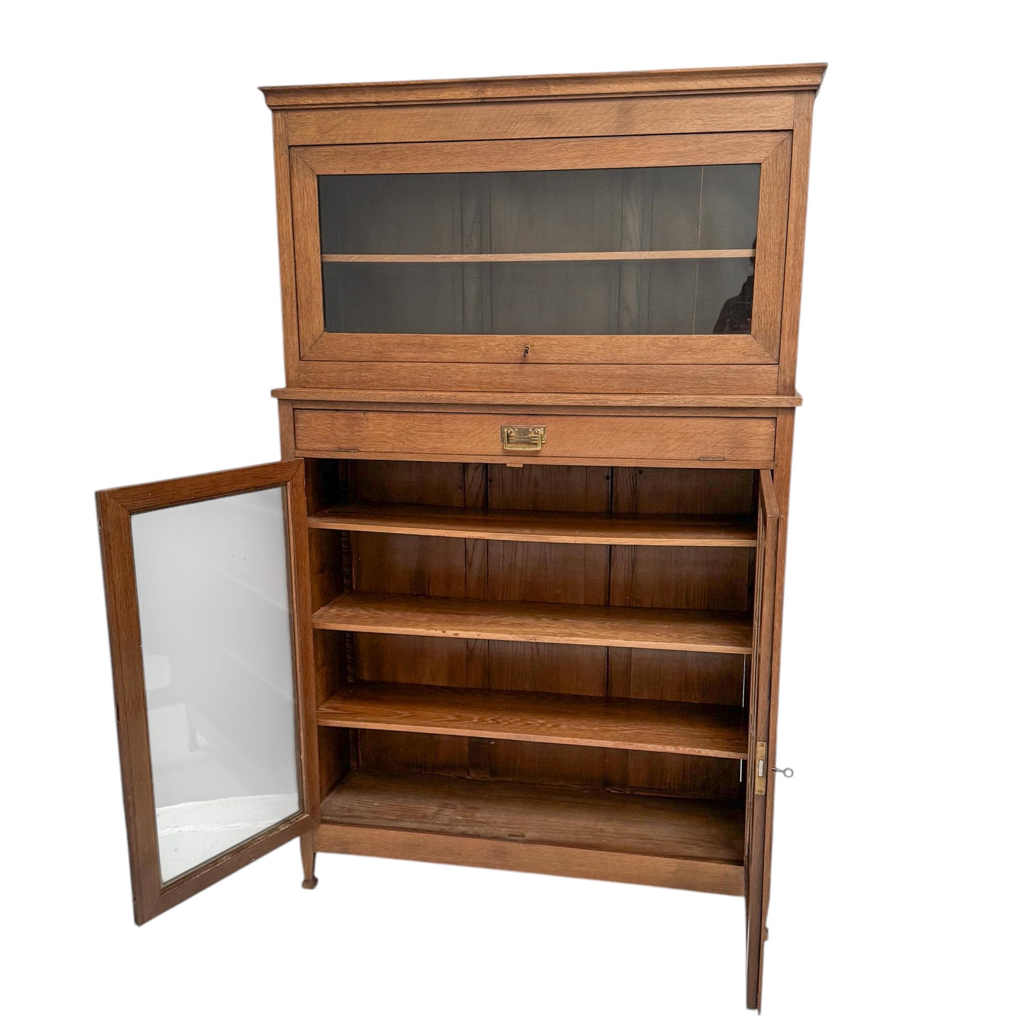Inizio XX secolo Libreria a due pezzi in stile Art & Crafts Art Nouveau, 1900 in vendita