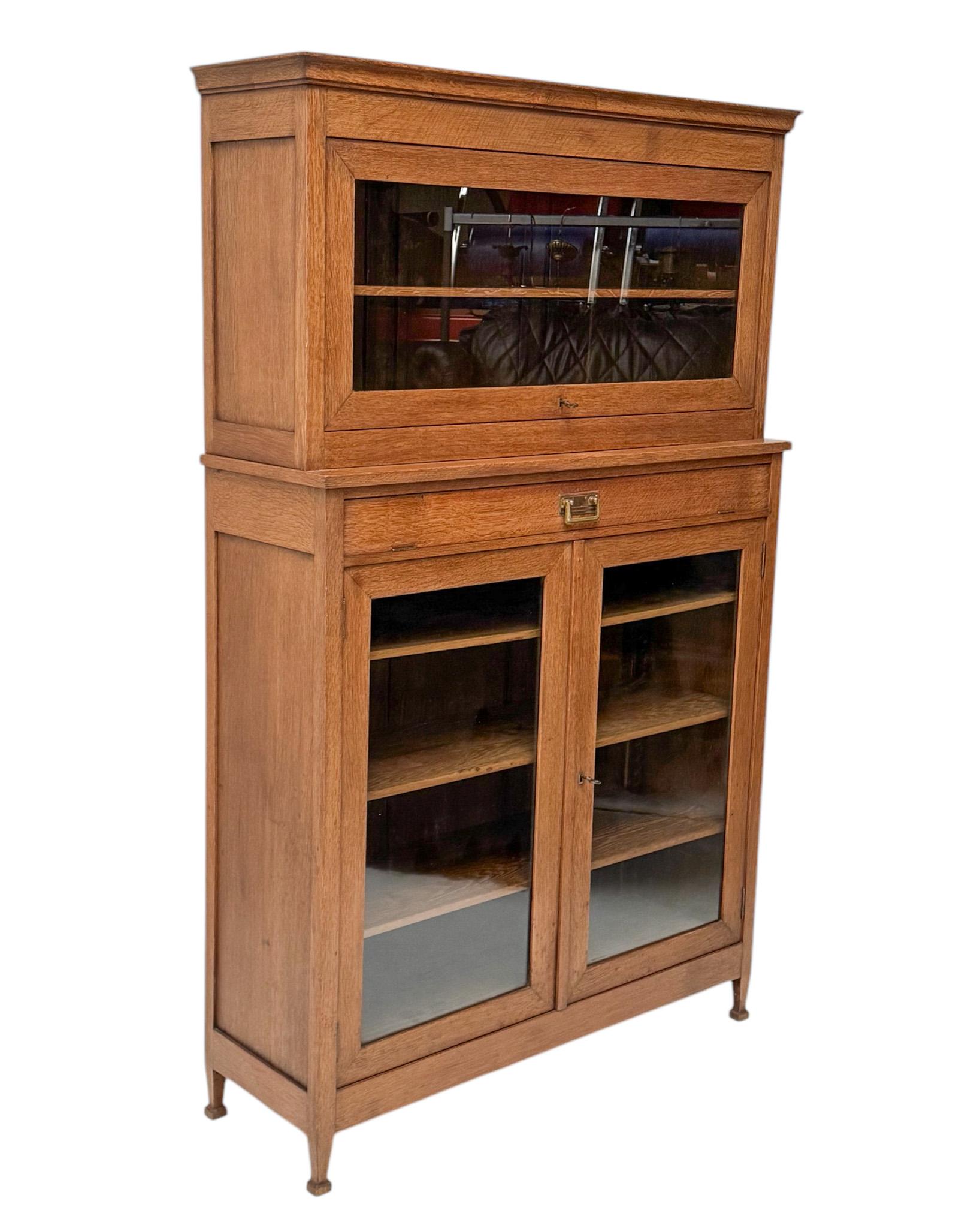 Ottone Libreria a due pezzi in stile Art & Crafts Art Nouveau, 1900 in vendita