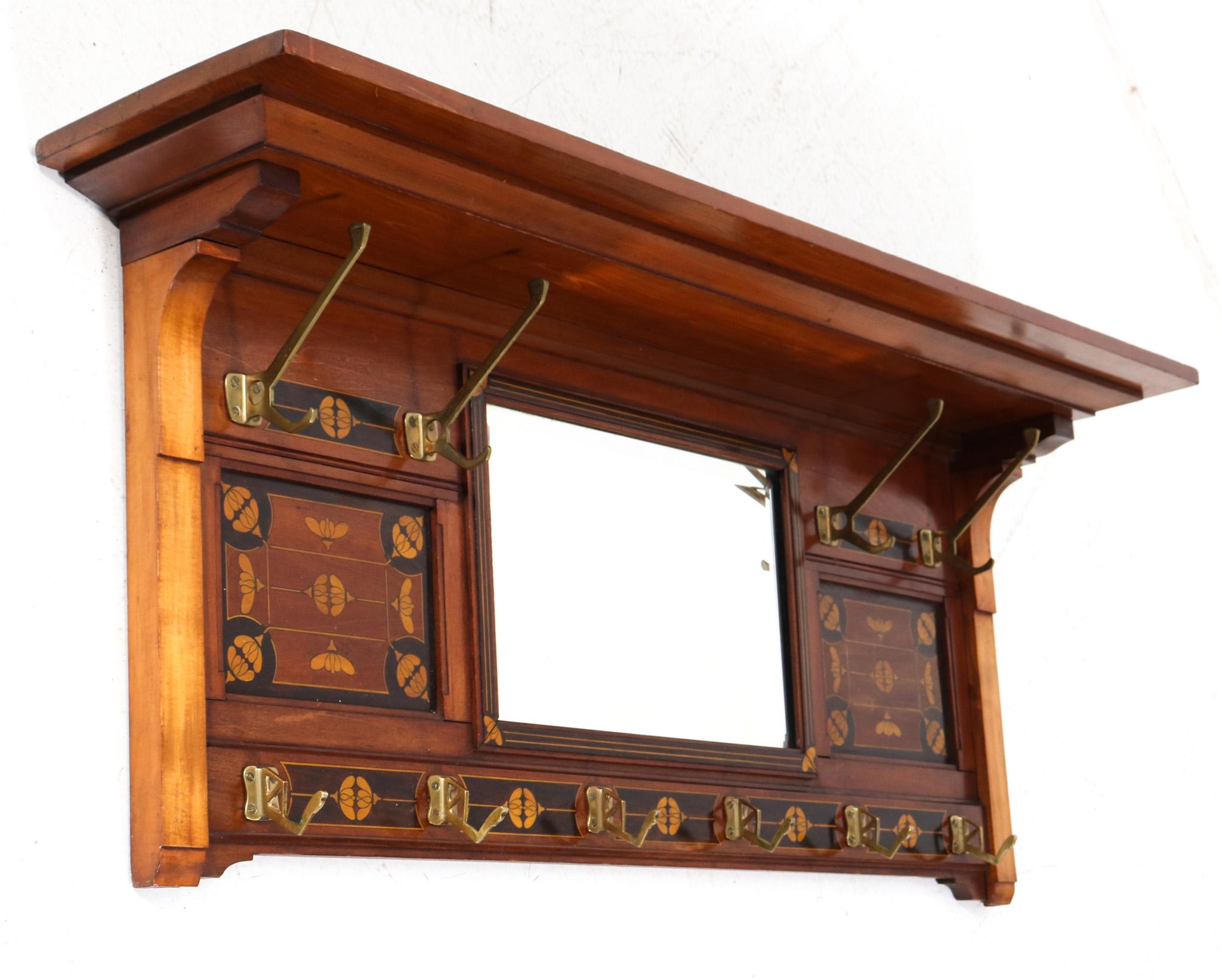 Appendiabiti in legno di noce Art & Crafts Art Nouveau con intarsi, 1900 In condizioni buone in vendita a Amsterdam, NL