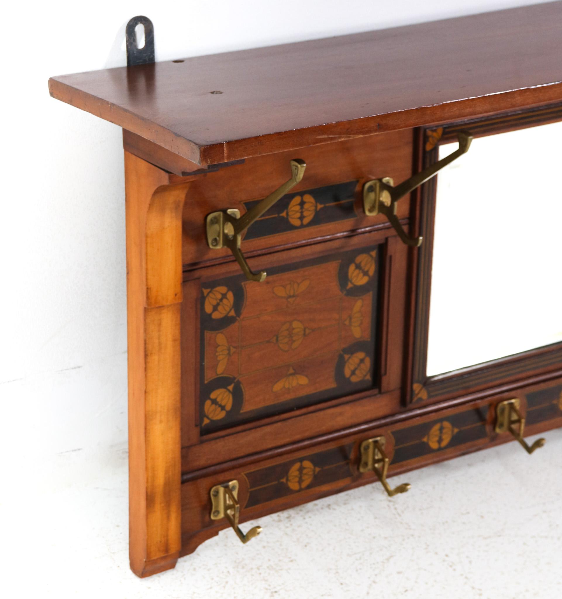 Appendiabiti in legno di noce Art & Crafts Art Nouveau con intarsi, 1900 in vendita 1