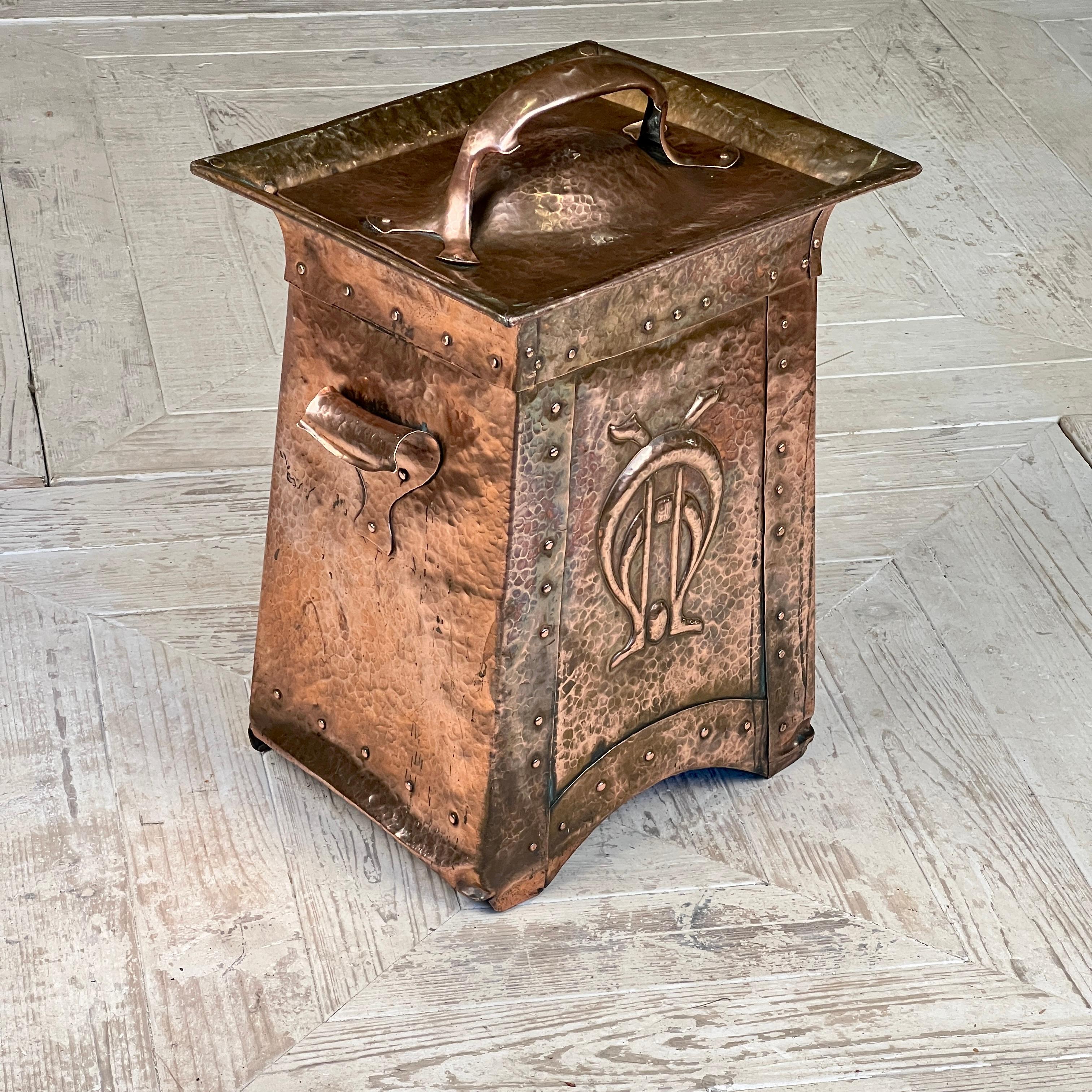 Art Nouveau Arts & Crafts William Soutter & Sons Copper Coal, Kindling Or Log Box For Sale