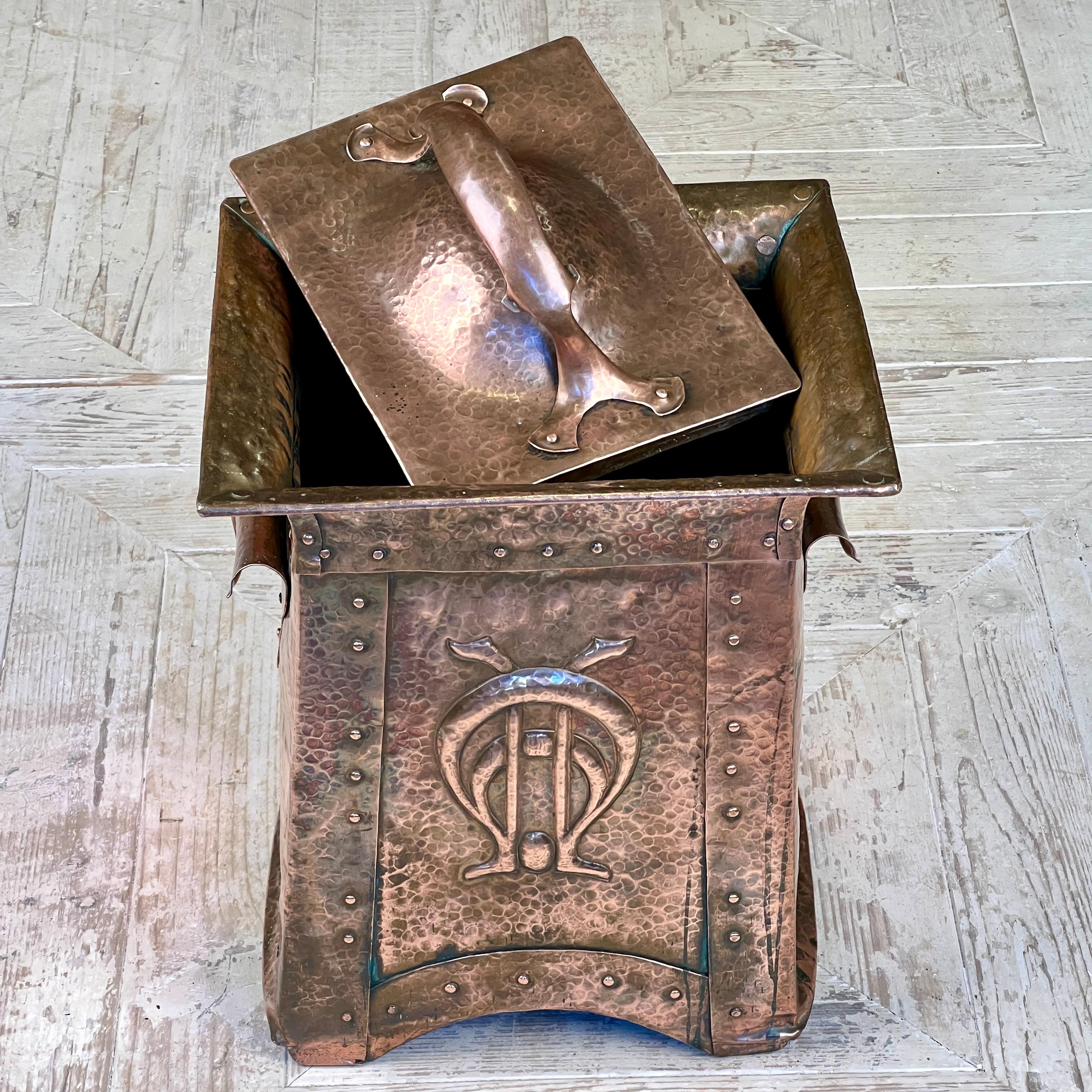 English Arts & Crafts William Soutter & Sons Copper Coal, Kindling Or Log Box For Sale