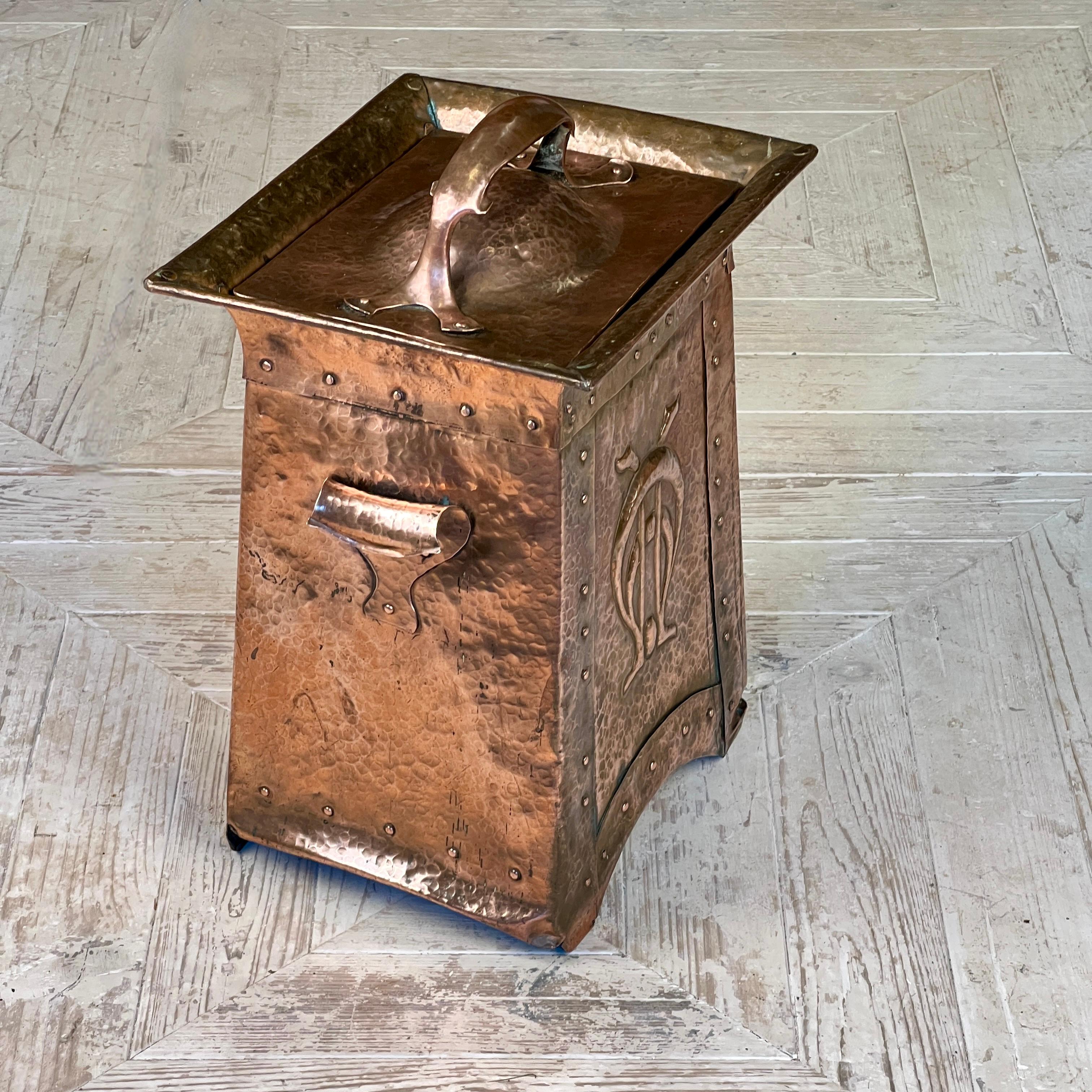 Hand-Crafted Arts & Crafts William Soutter & Sons Copper Coal, Kindling Or Log Box For Sale