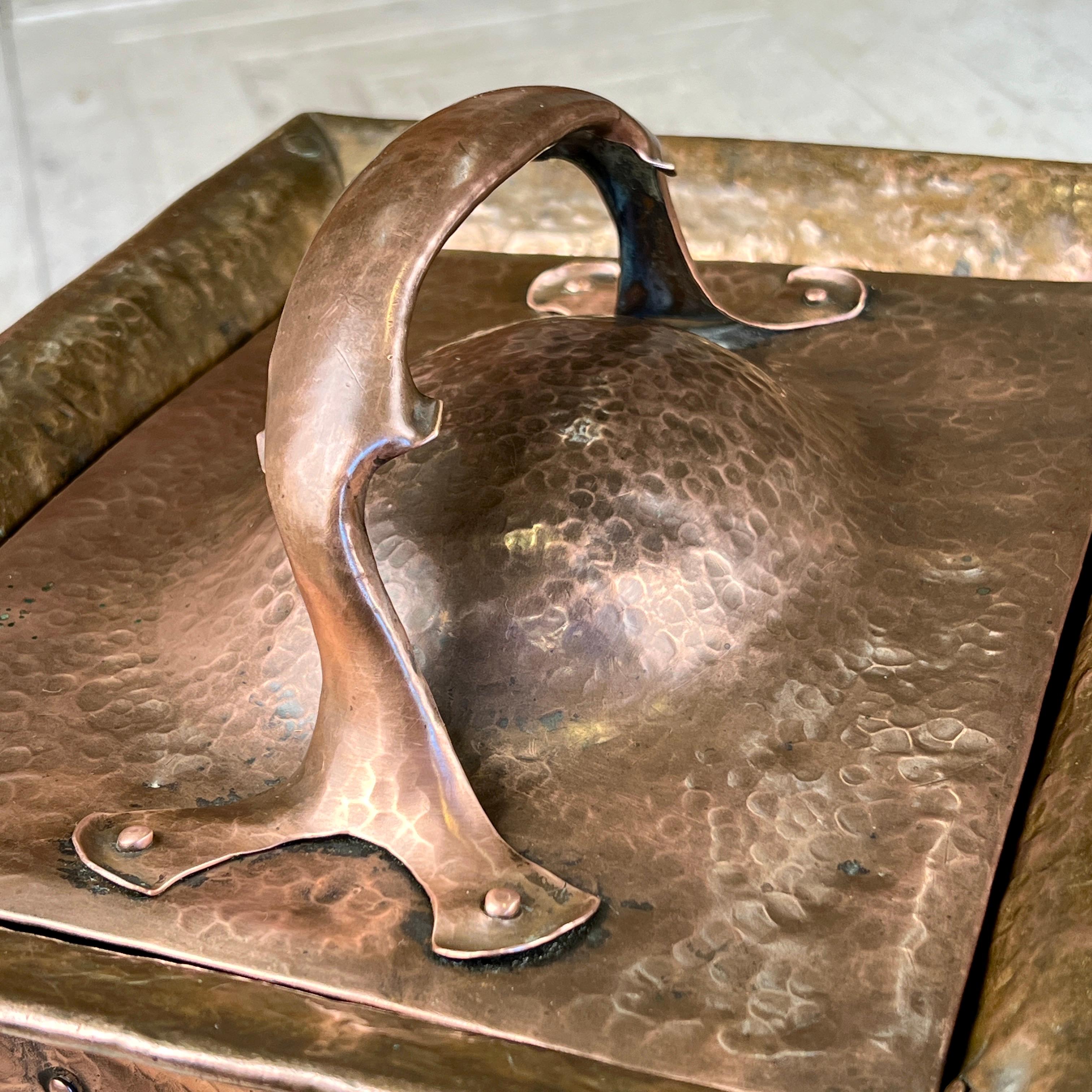 Arts & Crafts William Soutter & Sons Copper Coal, Kindling Or Log Box In Good Condition For Sale In London, GB