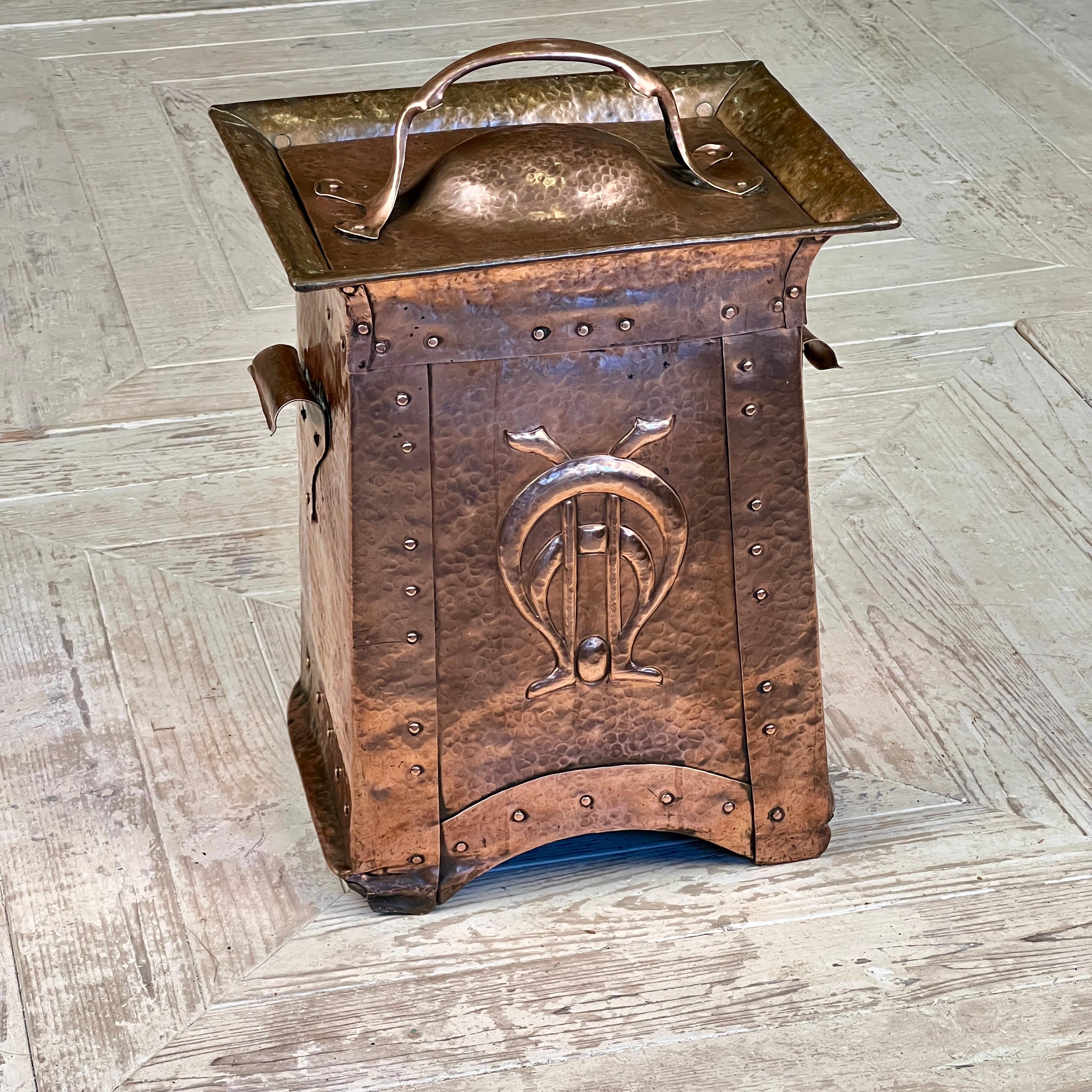 19th Century Arts & Crafts William Soutter & Sons Copper Coal, Kindling Or Log Box For Sale