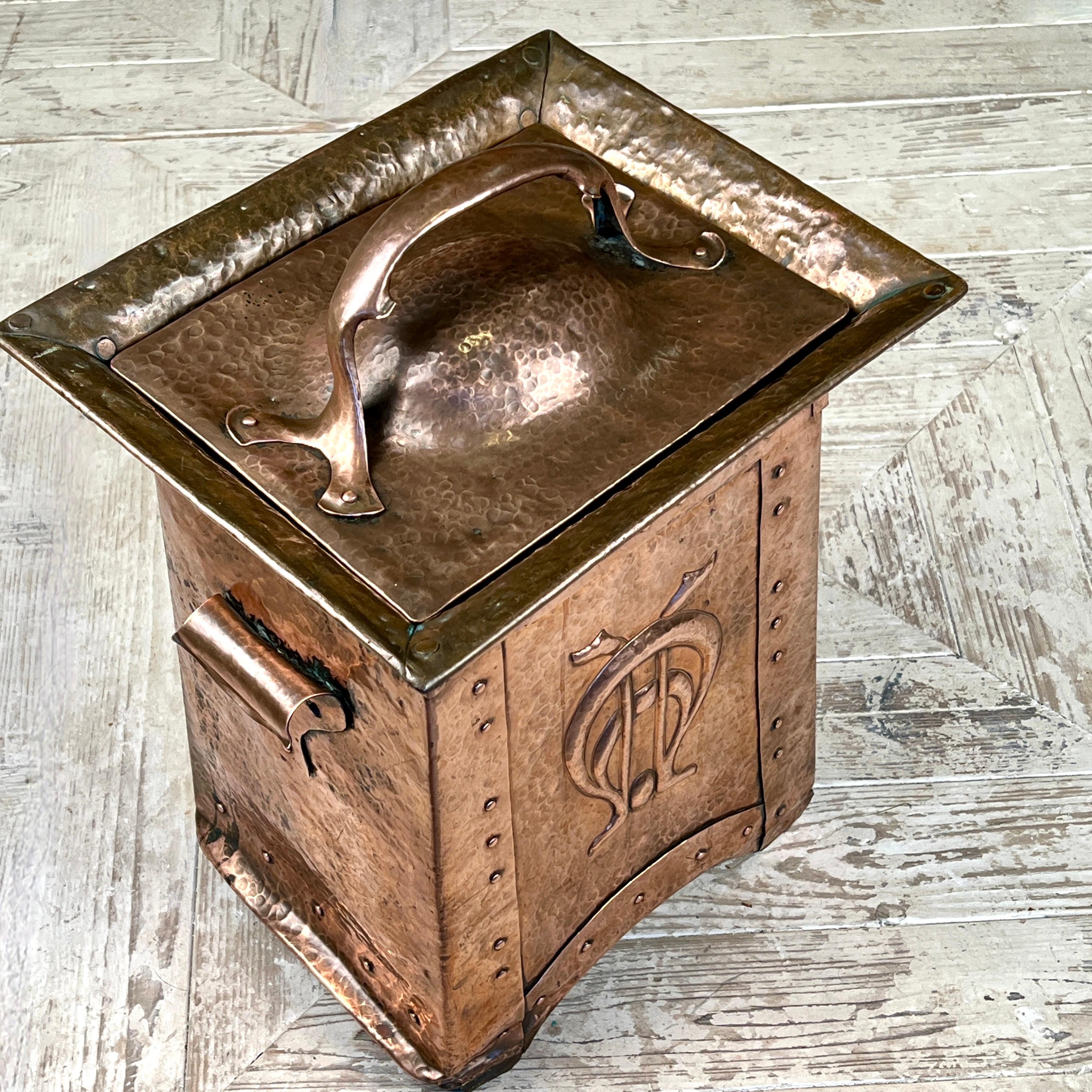 Arts & Crafts William Soutter & Sons Copper Coal, Kindling Or Log Box For Sale 1