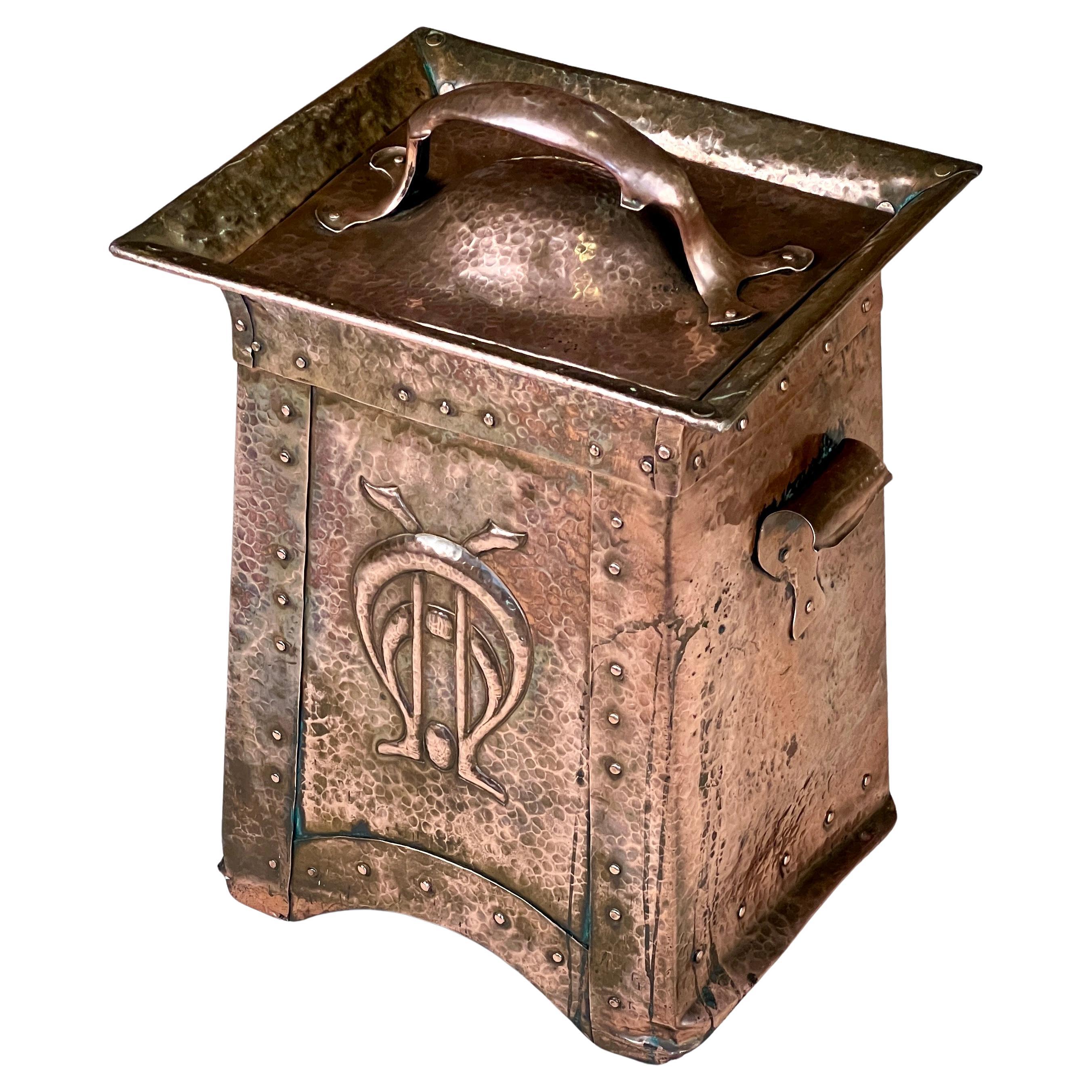 Arts & Crafts William Soutter & Sons Copper Craft Coal, Kindling Or Log Box (boîte à charbon, à bois ou à bûches)
