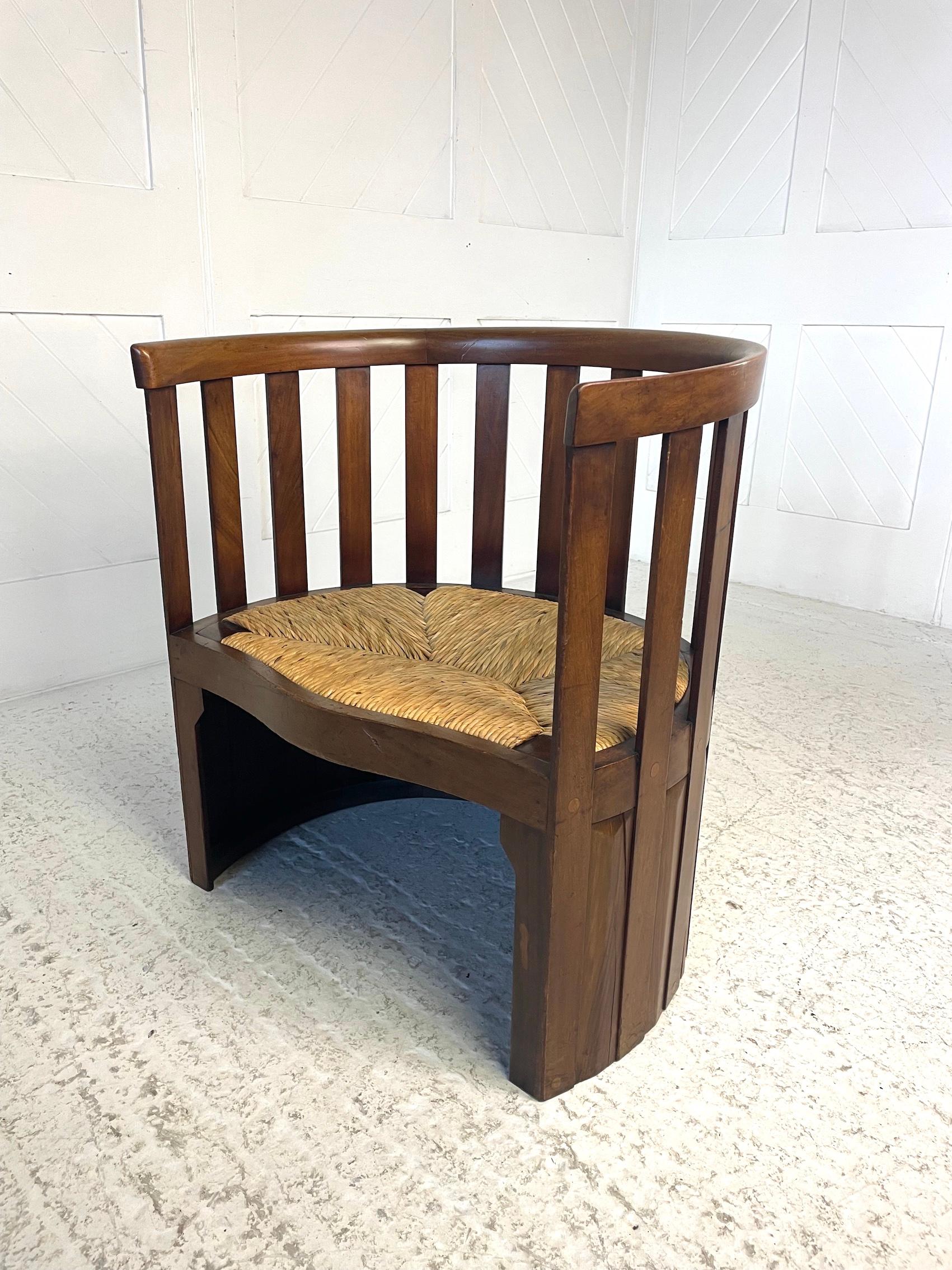 Arts and Crafts-Stuhl mit Fassrückenlehne von Liberty & Co im Angebot 1