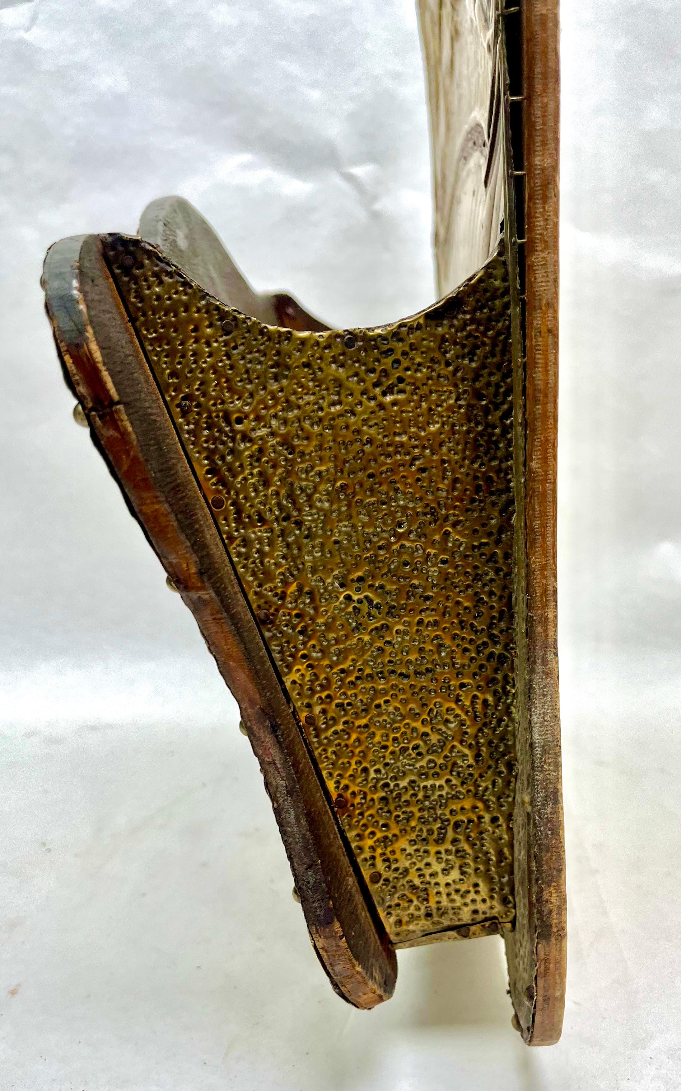 Arts & Crafts, Beaten Copper Magazines Holder with Original Patina, Handmade In Good Condition For Sale In Verviers, BE