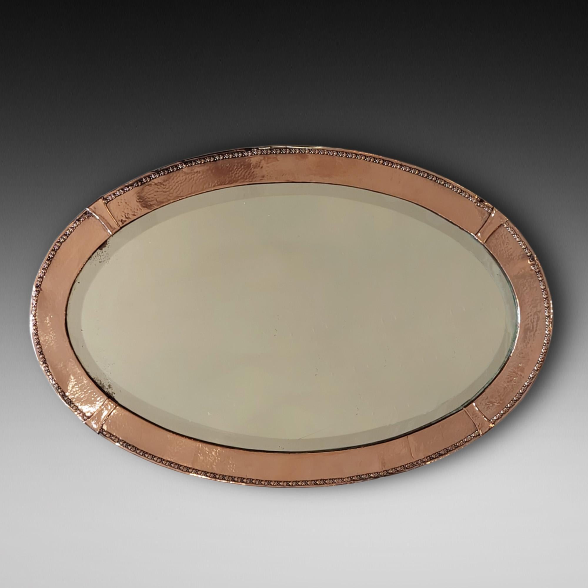 Specchio da parete in rame battuto Arts & Crafts con piastra smussata e bordo in rilievo forgetmenot - può essere appeso in verticale o in orizzontale - 21