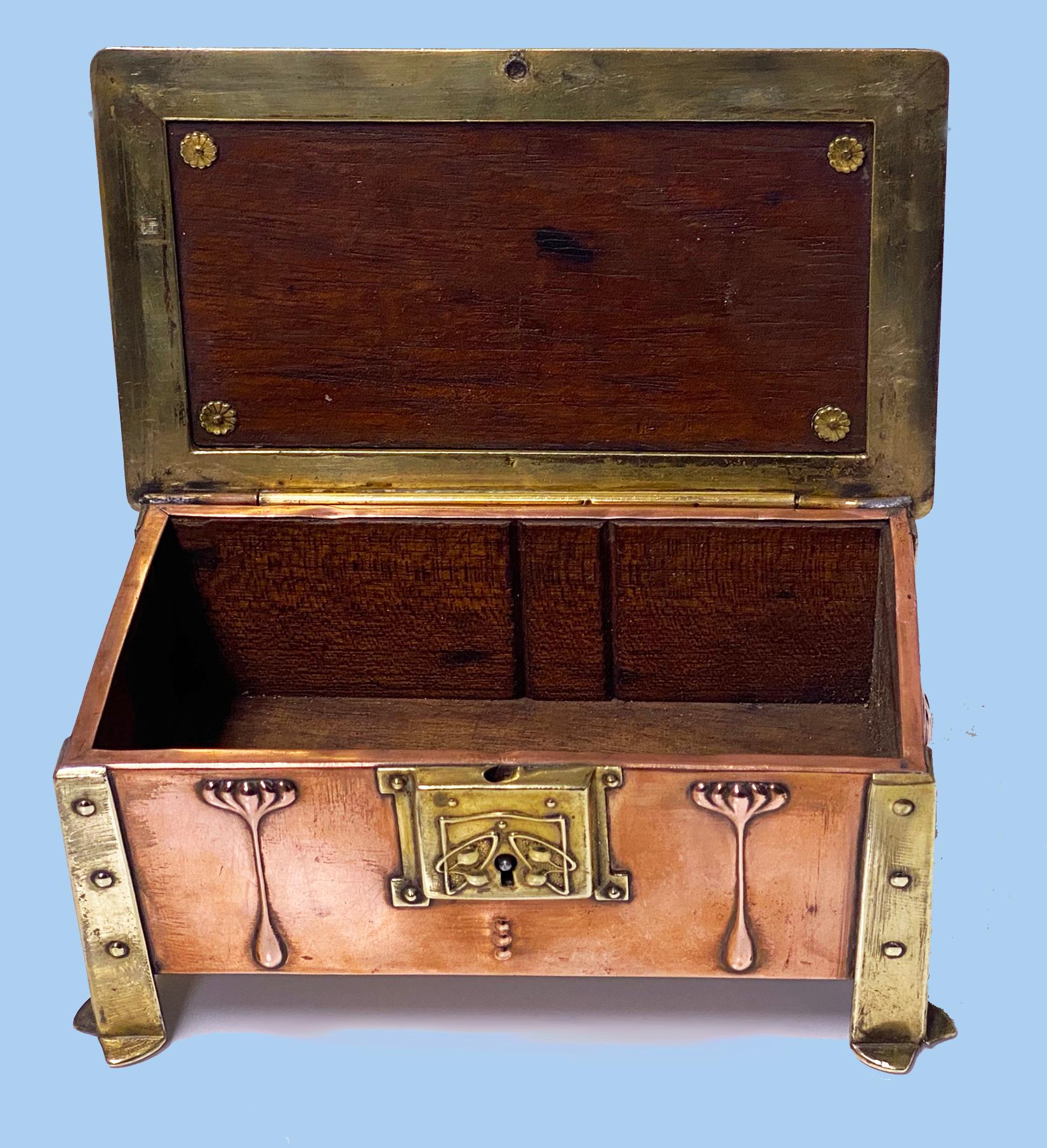 Arts & Crafts Box Enamel Copper Brass circa 1900 In Good Condition In Toronto, Ontario