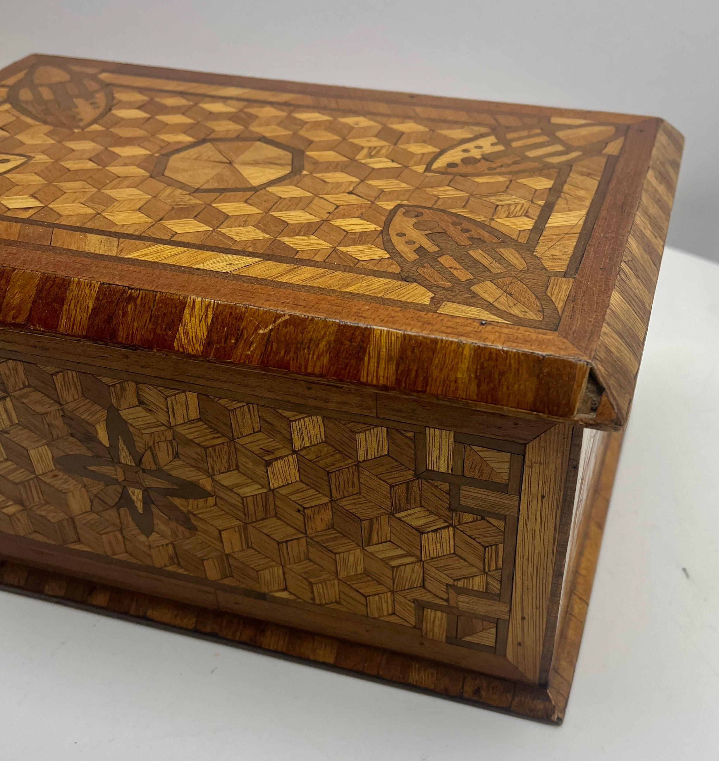 Arts & Crafts Box with Decorative Hand made marquetry Decor, circa 1910 For Sale 4
