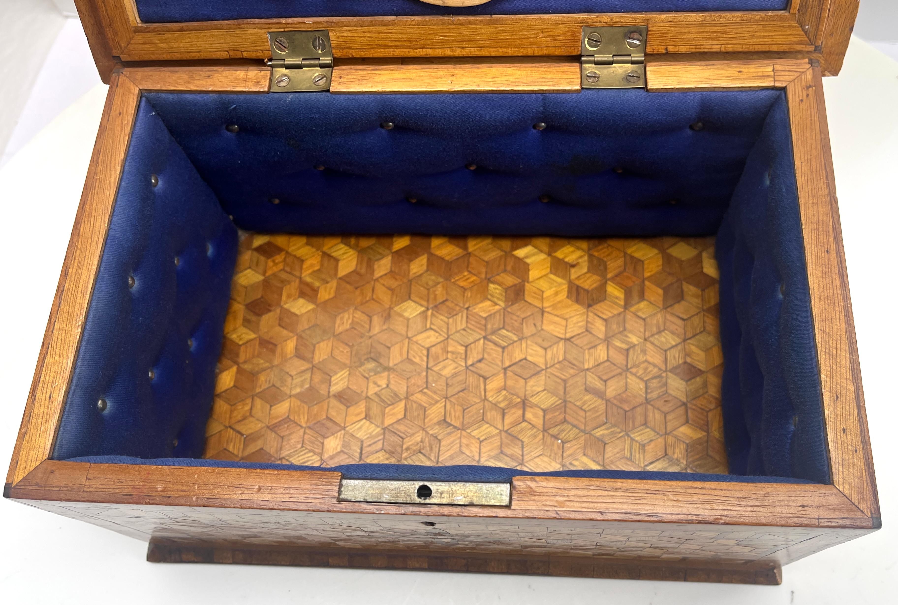Arts & Crafts Box with Decorative Hand made marquetry Decor, circa 1910 For Sale 1