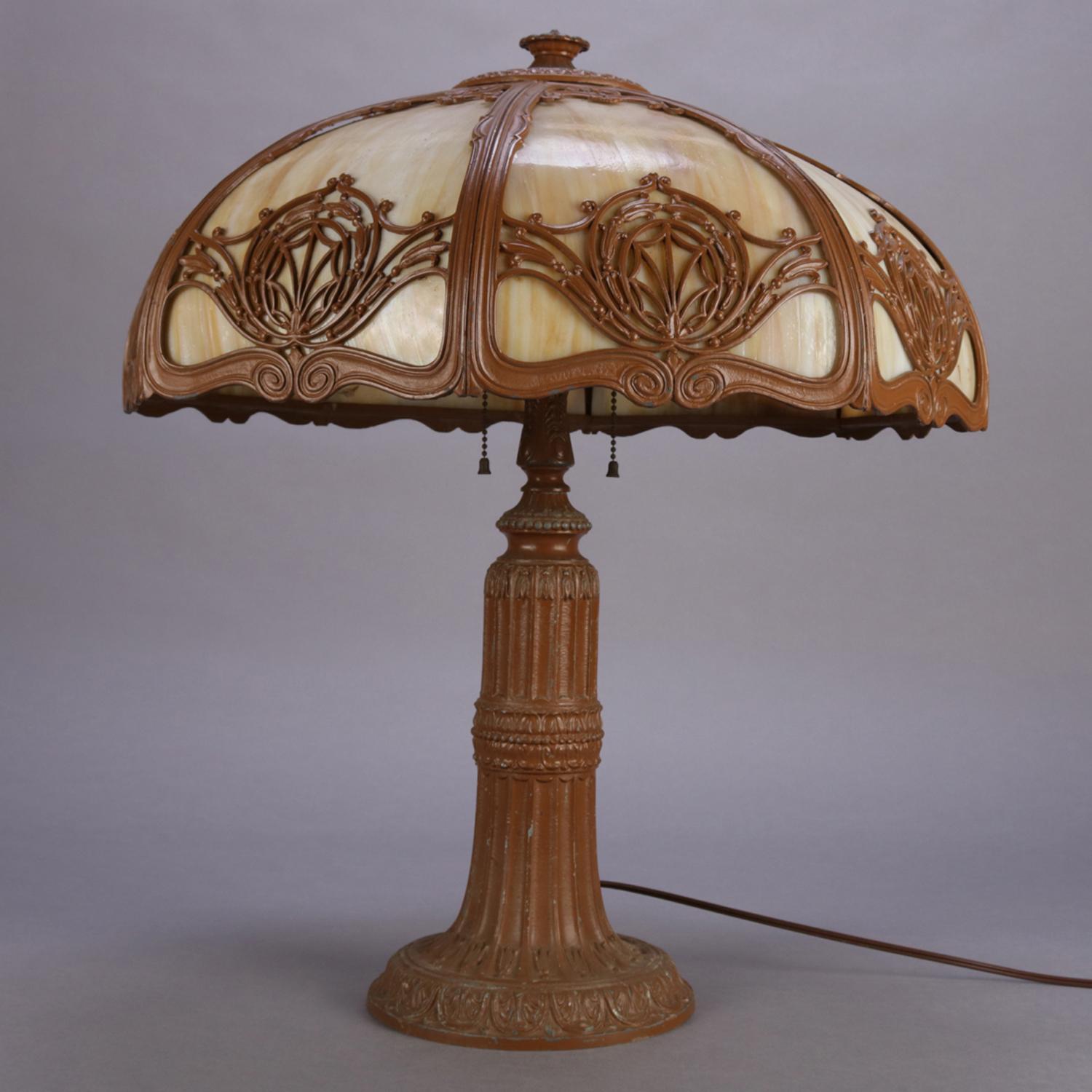 Arts & Crafts Bradley & Hubbard School Slag Glass Panel Table Lamp, circa 1920 (amerikanisch)