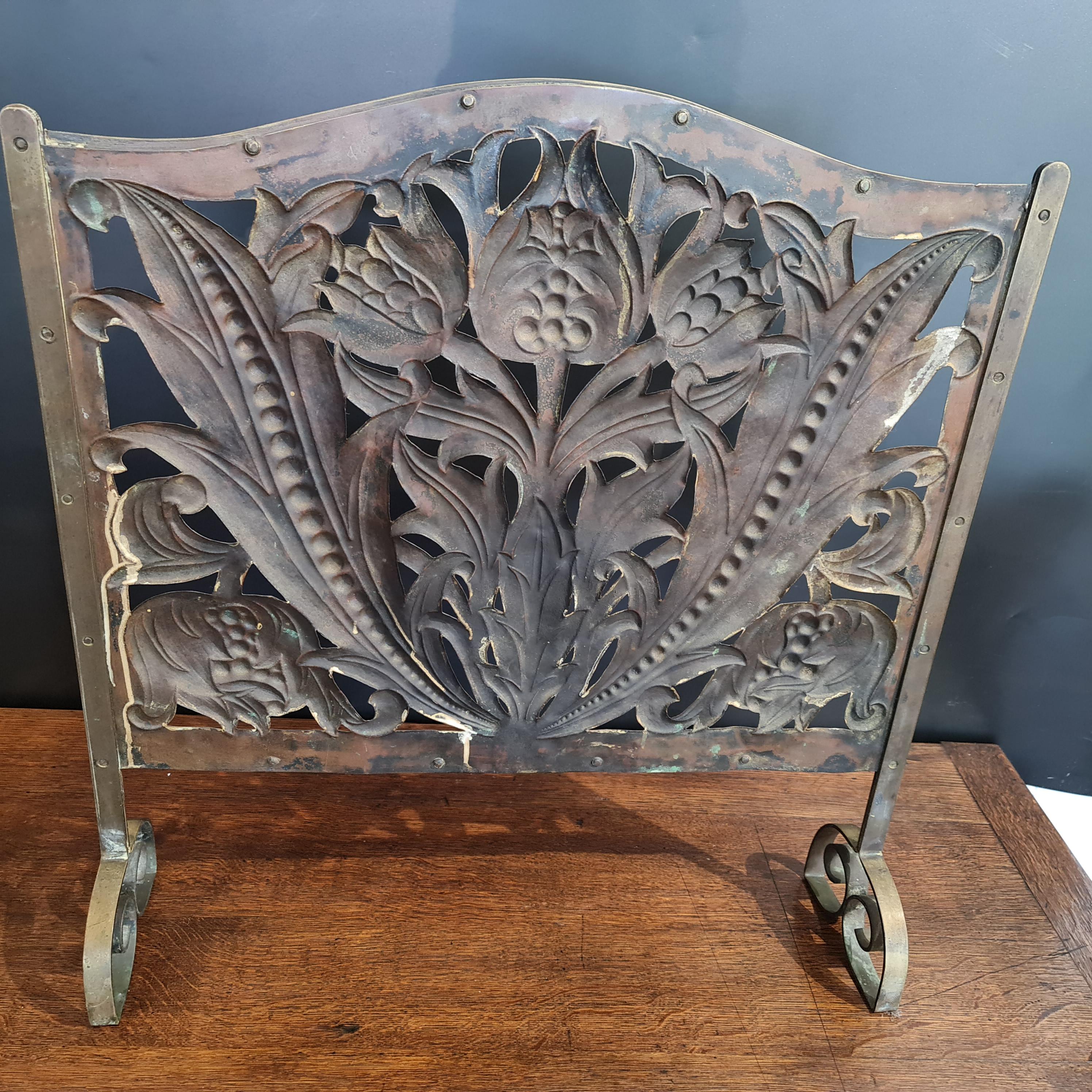 Chimenea de latón Arts & Crafts Liberty & Co. Irlandés en venta