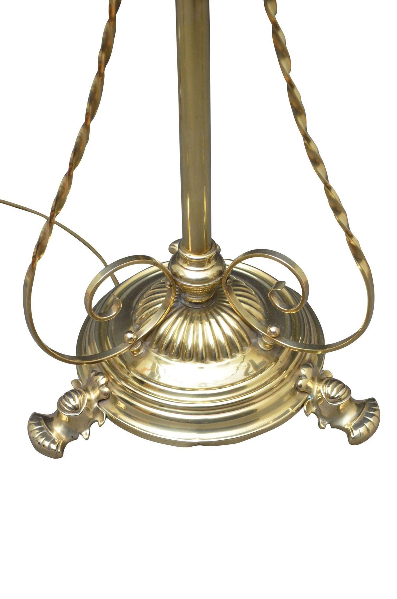 Laiton Lampadaire standard en laiton Arts & Crafts en vente