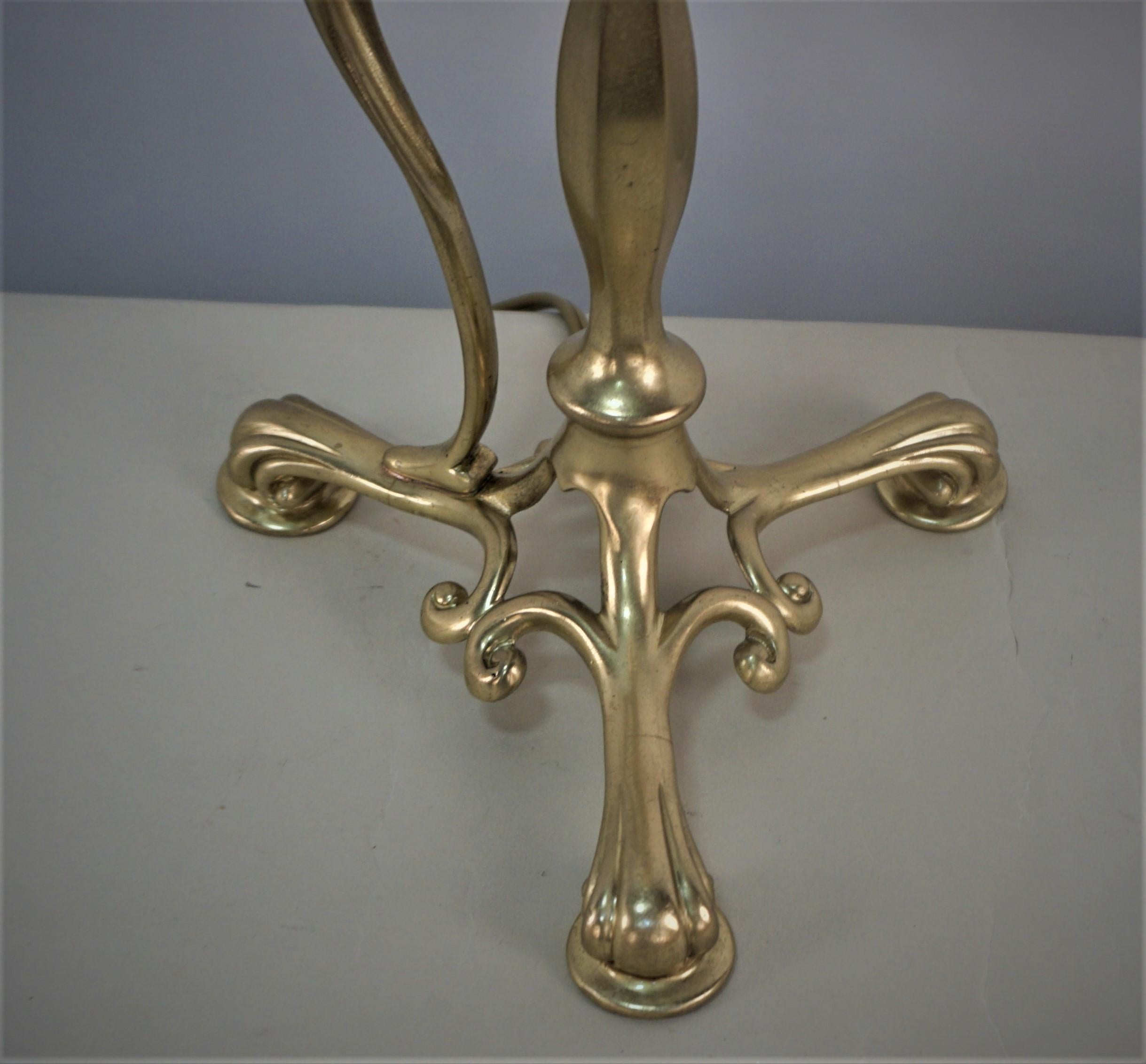 Beautiful bronze-brass Arts & Crafts table lamp with Vaseline glass shade.