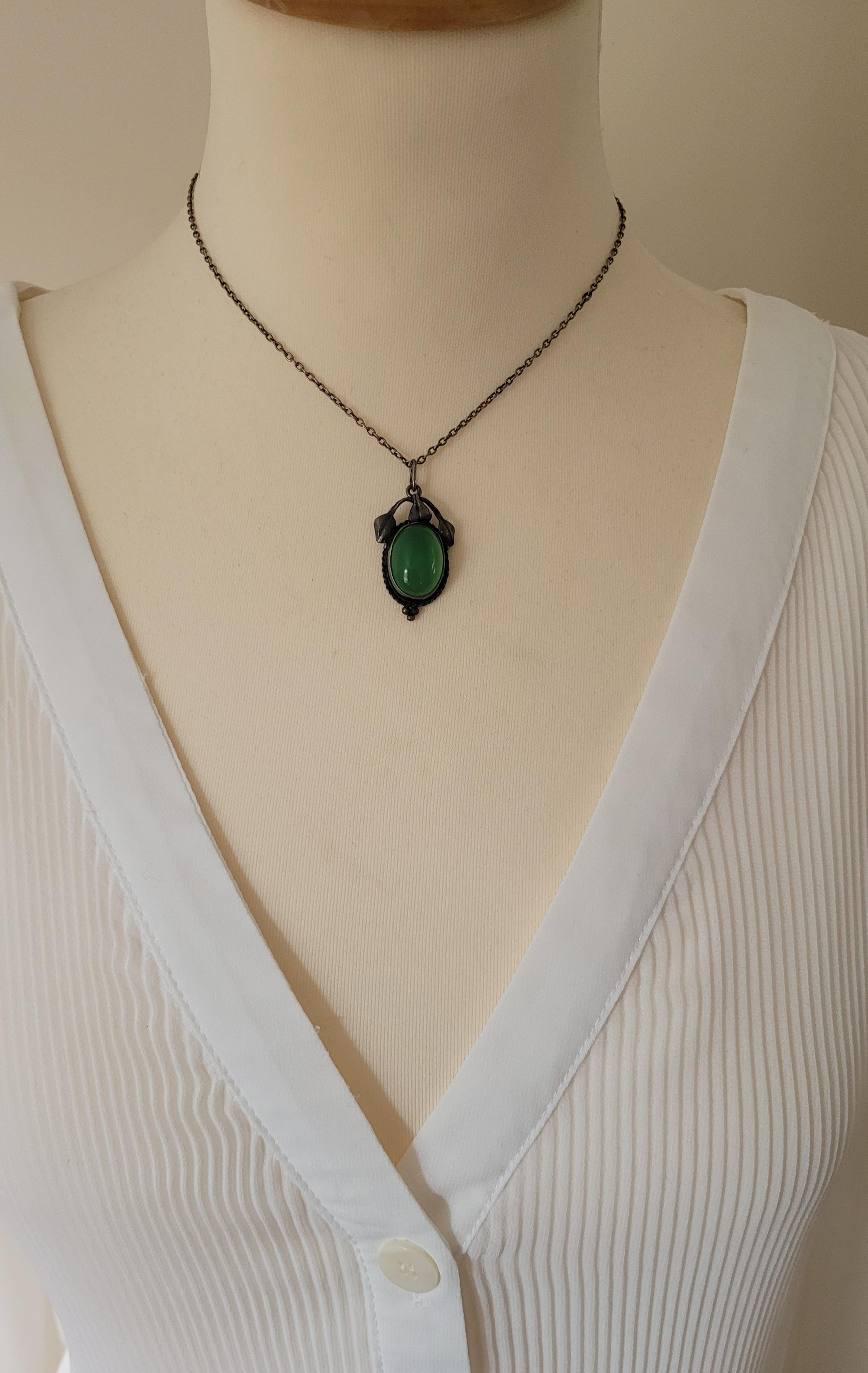 A Beautiful Arts & Crafts c.1900s Solid Silver and Green Chrysophrase drop pendant on original chain. Stone with natural inclusions in traditional Arts & Crafts design setting. English origin.

Drop of the pendant including bale 38mm, Width