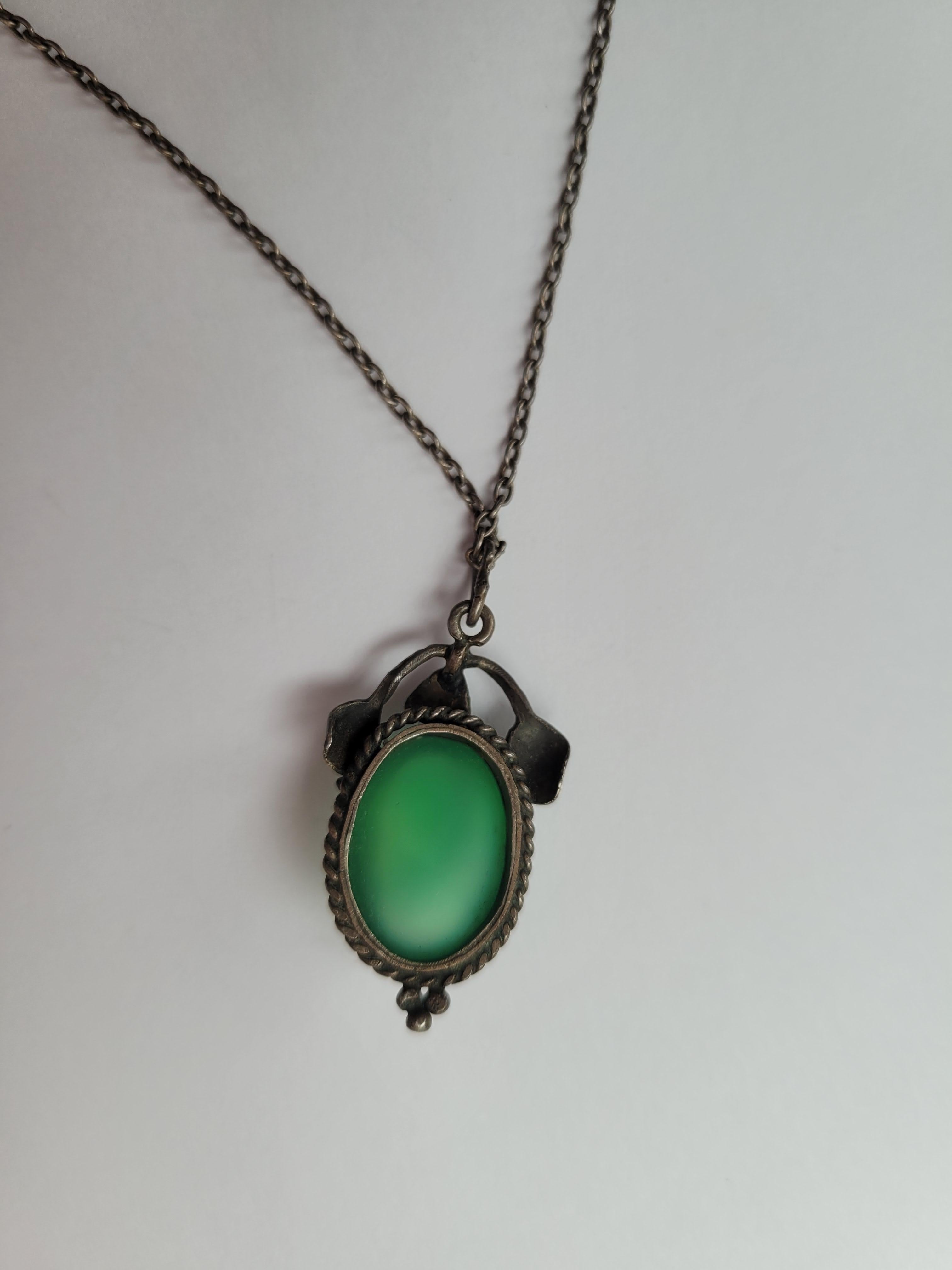 Women's Arts & Crafts c.1900s Green Chrysophrase Silver Pendant Necklace For Sale