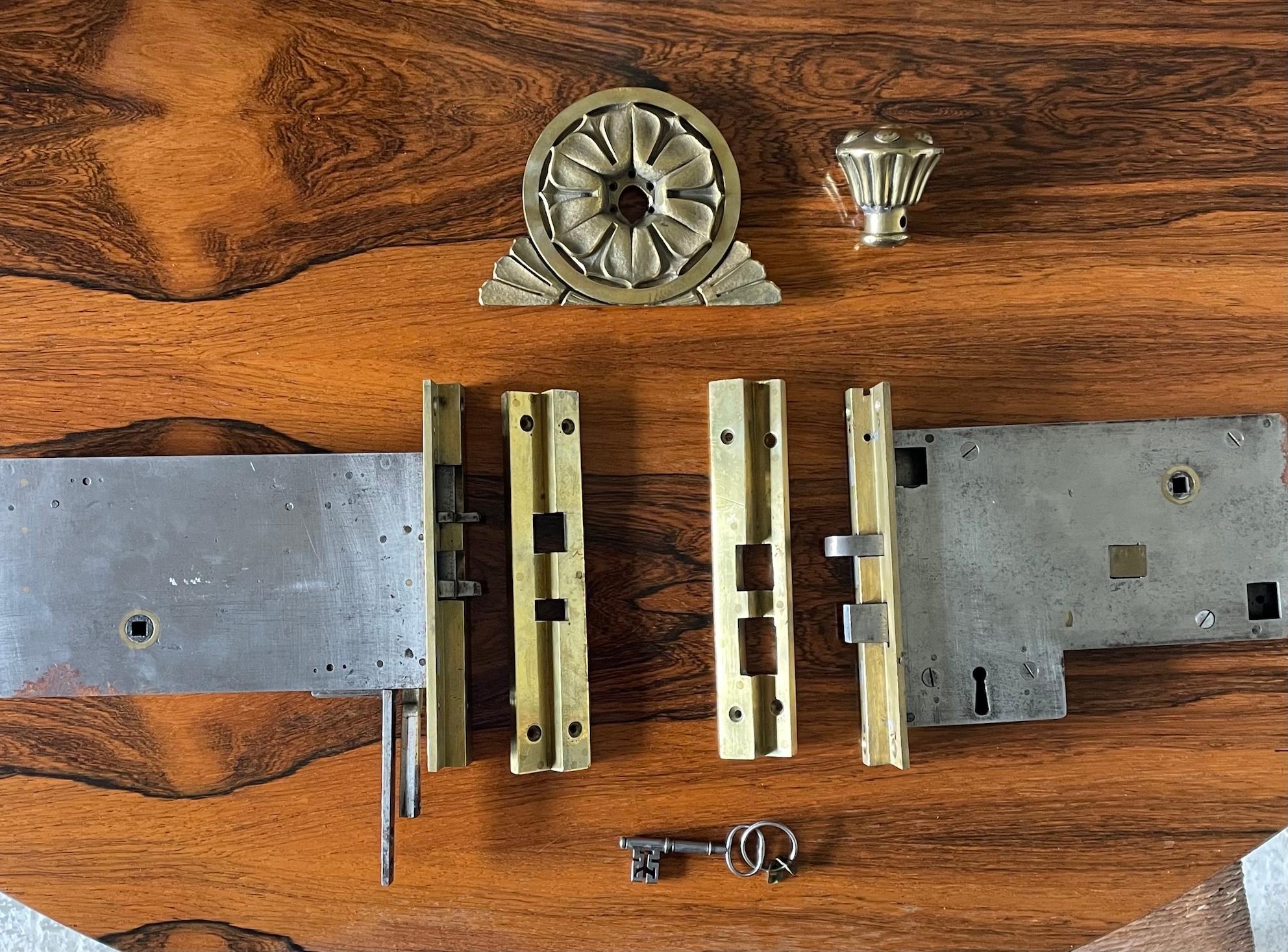 Arts & Crafts Cast Brass Door Knobs and Back Plates For Sale 2