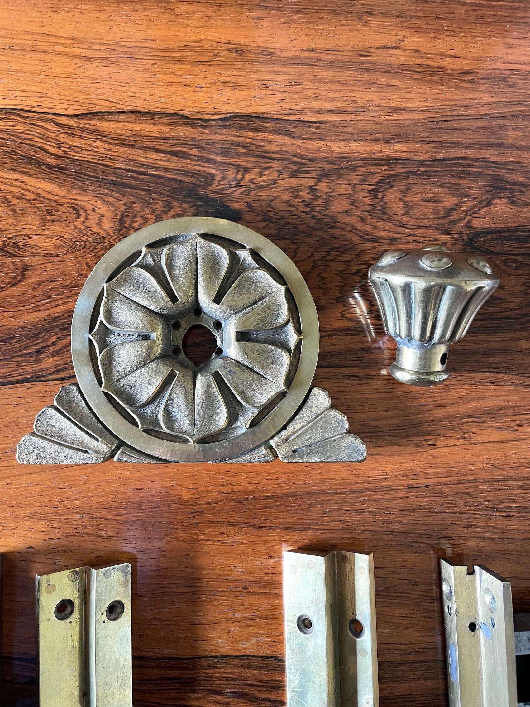 Arts & Crafts Cast Brass Door Knobs and Back Plates For Sale 3