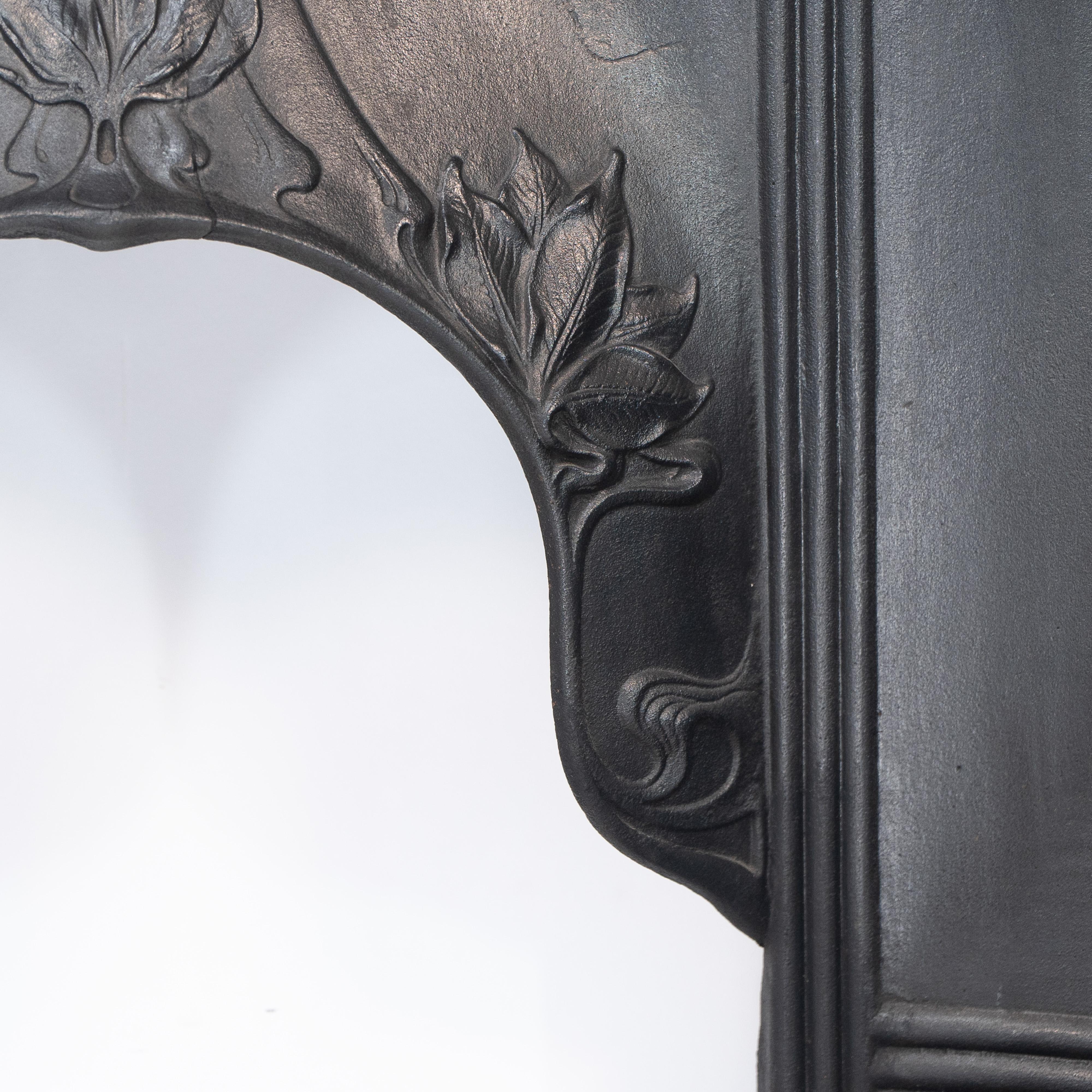 Arts & Crafts cast iron fireplace with curved sides & stylized floral decoration For Sale 3