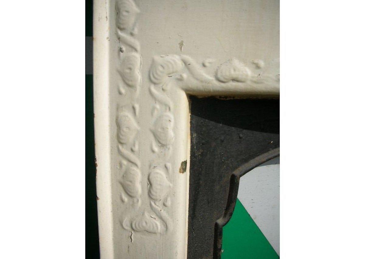 Arts and Crafts-Kamin aus Gusseisen mit originalem Kaminsimsspiegel aus Gusseisen im Zustand „Gut“ im Angebot in London, GB