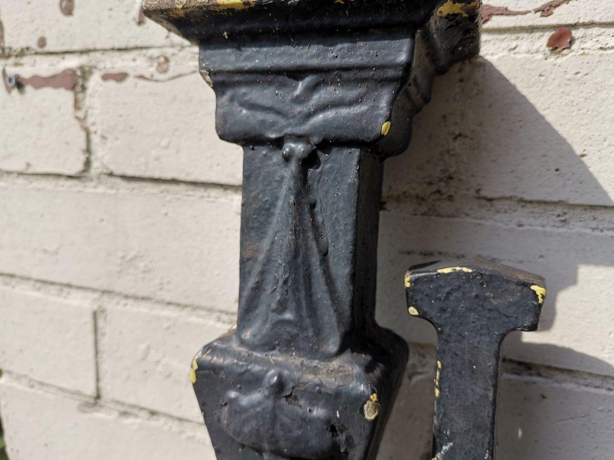 Arts & Crafts Cast Iron Gate with its Original Side Post All with Floral Details For Sale 5