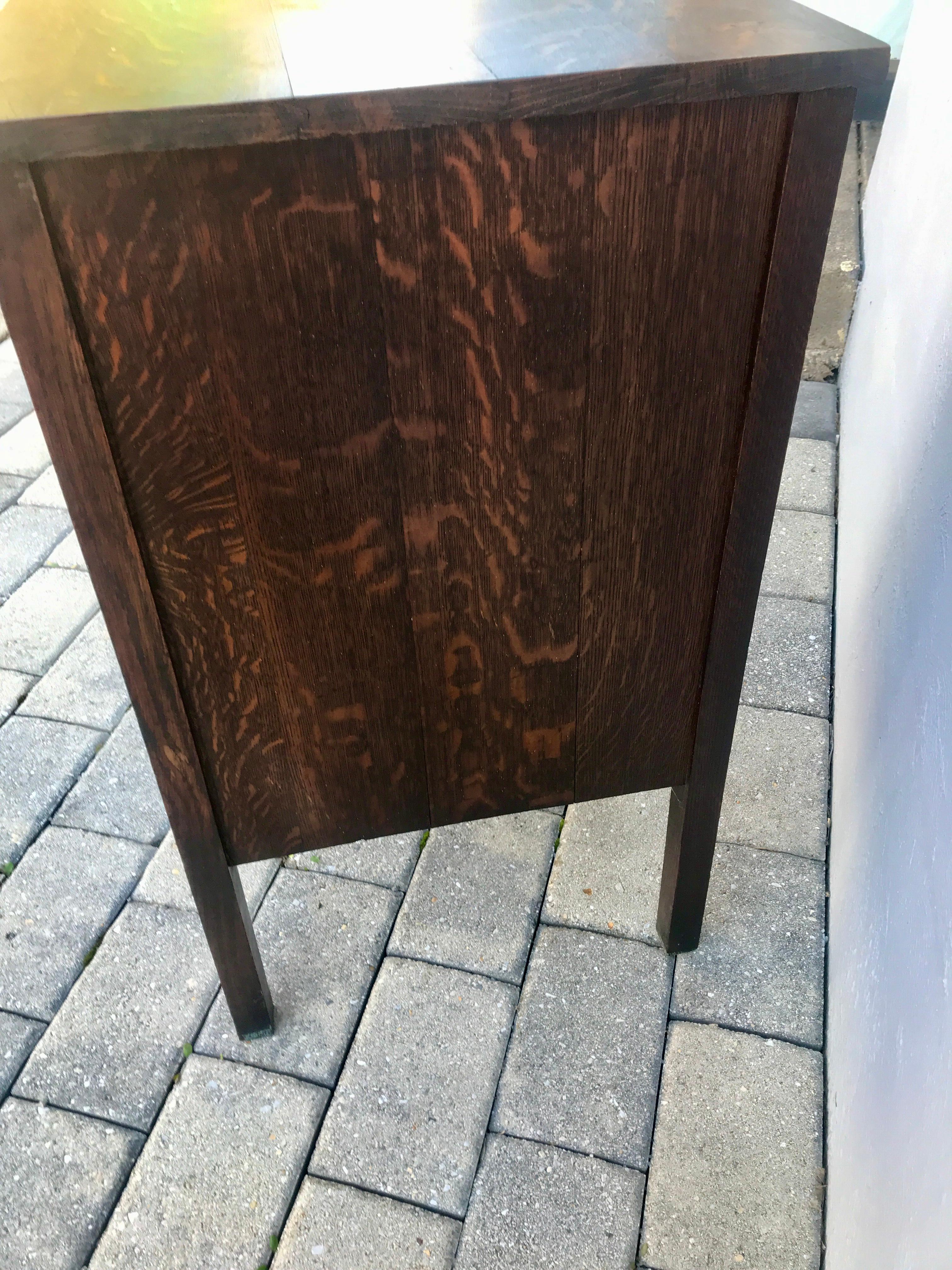 Petit meuble de rangement C&C de « Grand Rapids Furniture Company » Stickley époque  W7551 en vente 1