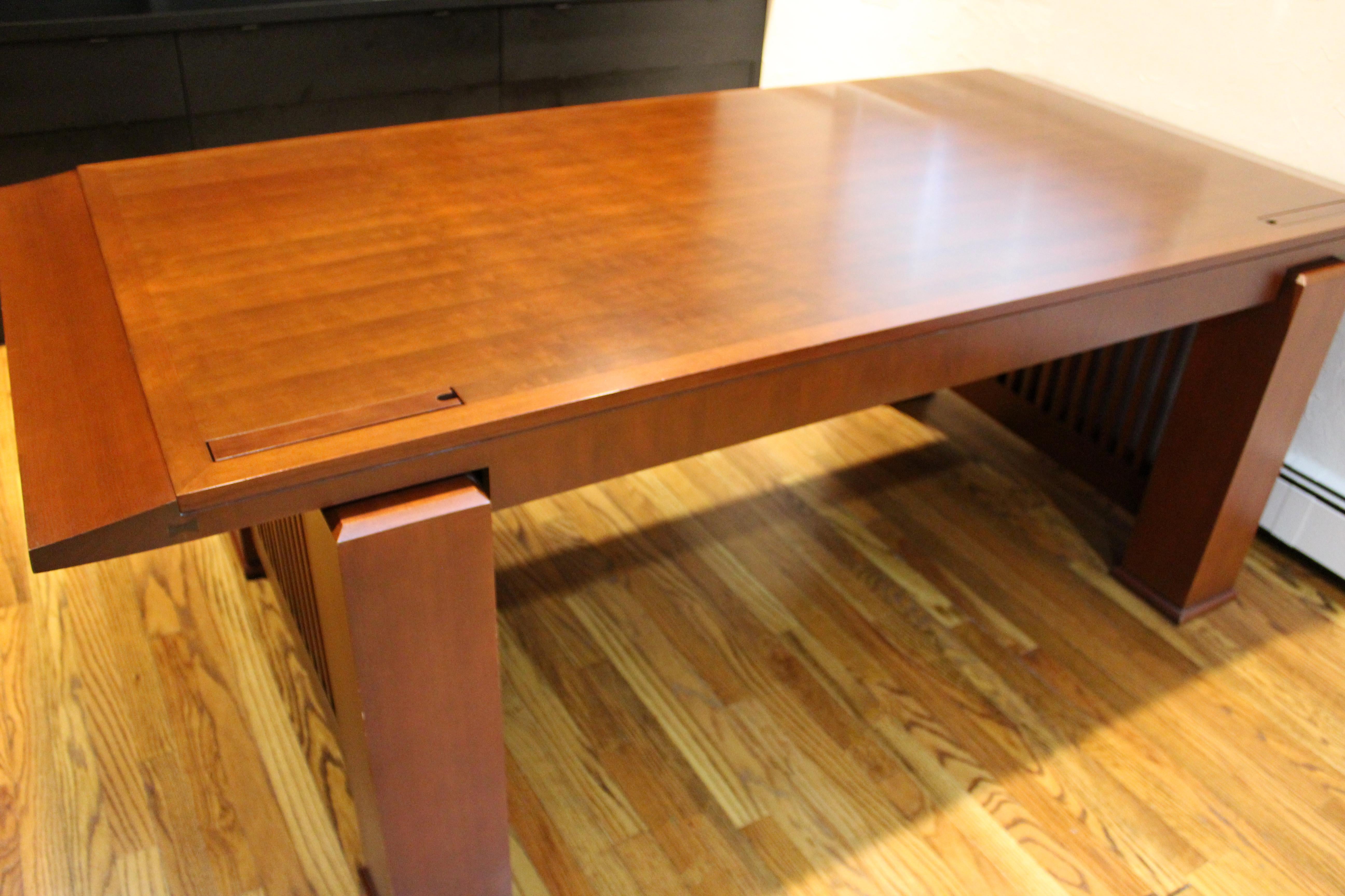 Arts & Crafts Cherry Wood Executive Desk Crofton Intl Frank Lloyd Wright Style In Good Condition In Keego Harbor, MI