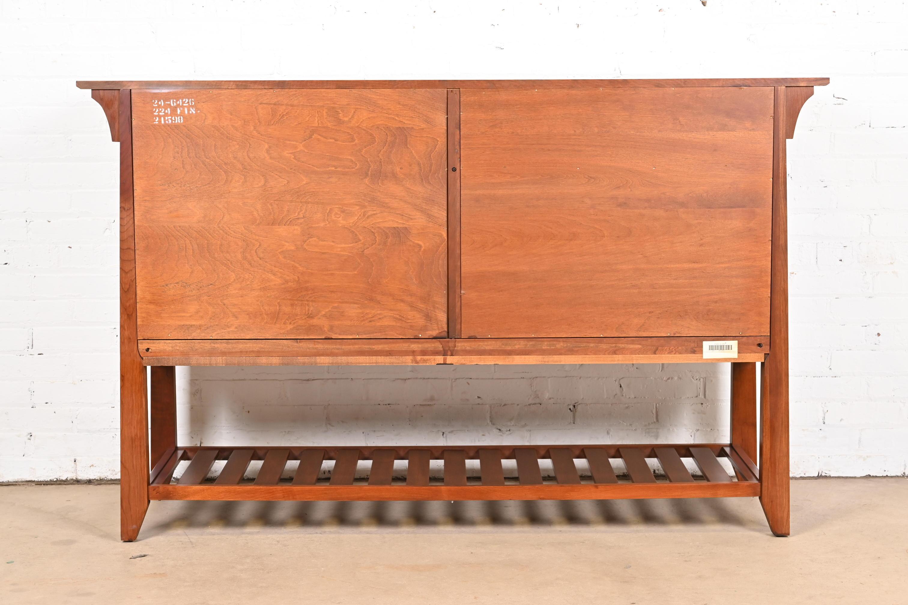 Credenza o mobile bar in legno di ciliegio Arts & Crafts in vendita 3