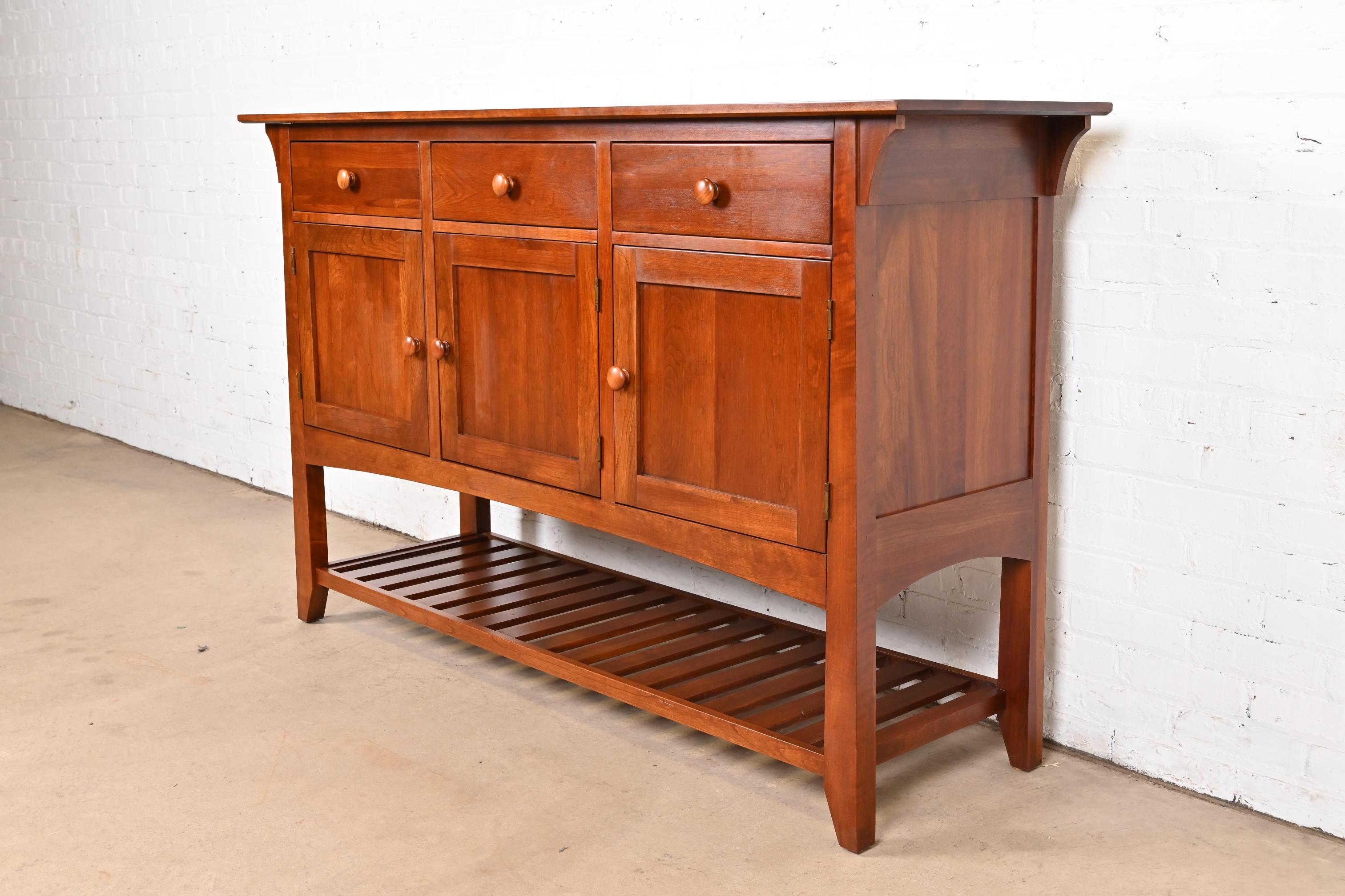 Arts and Crafts Credenza o mobile bar in legno di ciliegio Arts & Crafts in vendita